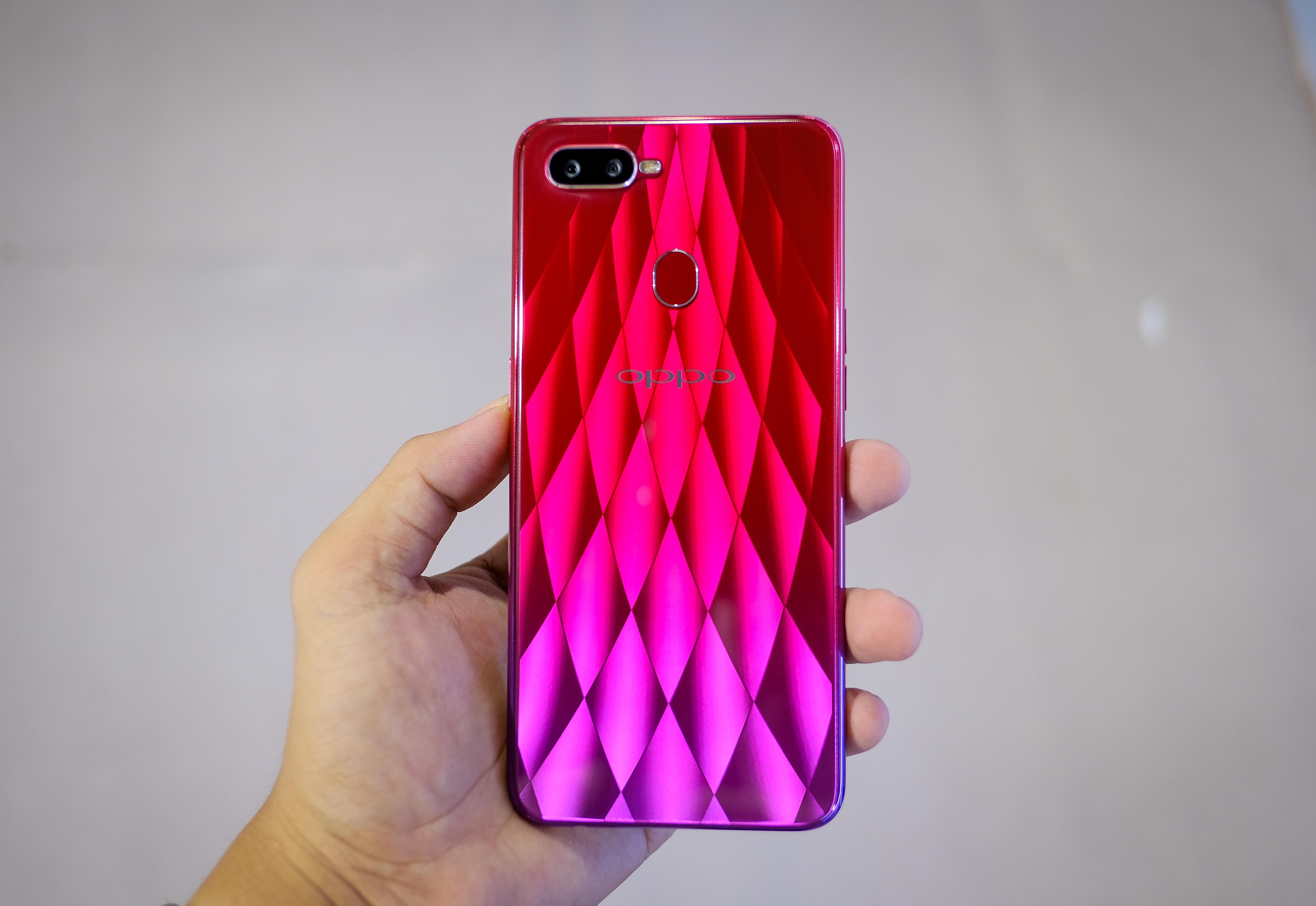 ra mat oppo f9 anh 1