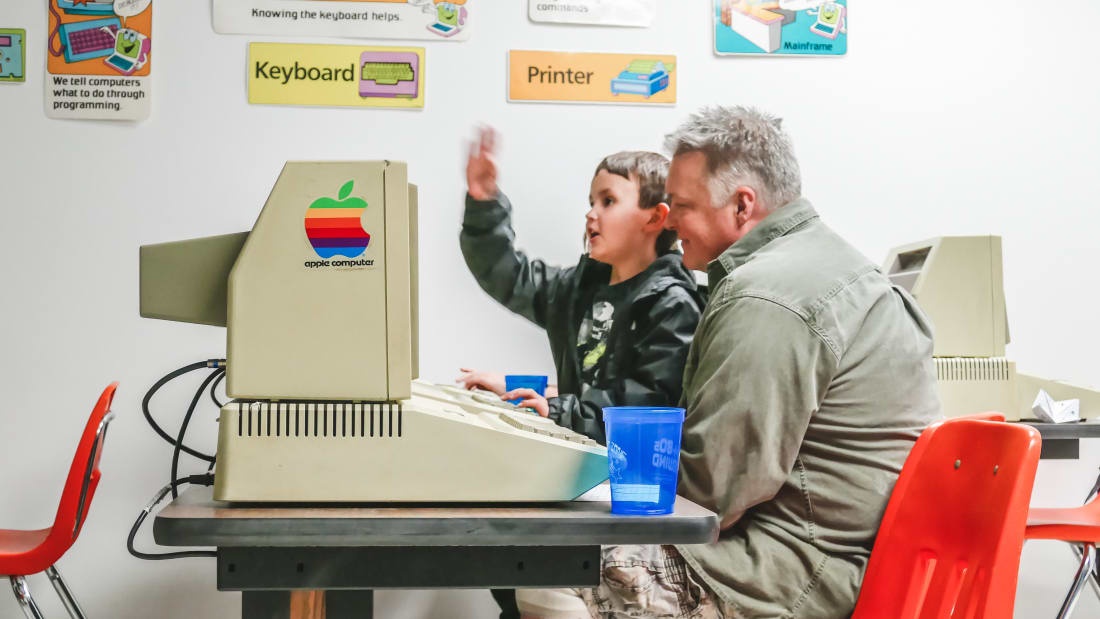 May tinh co, game thung tai hien ky uc cua the he 8x hinh anh