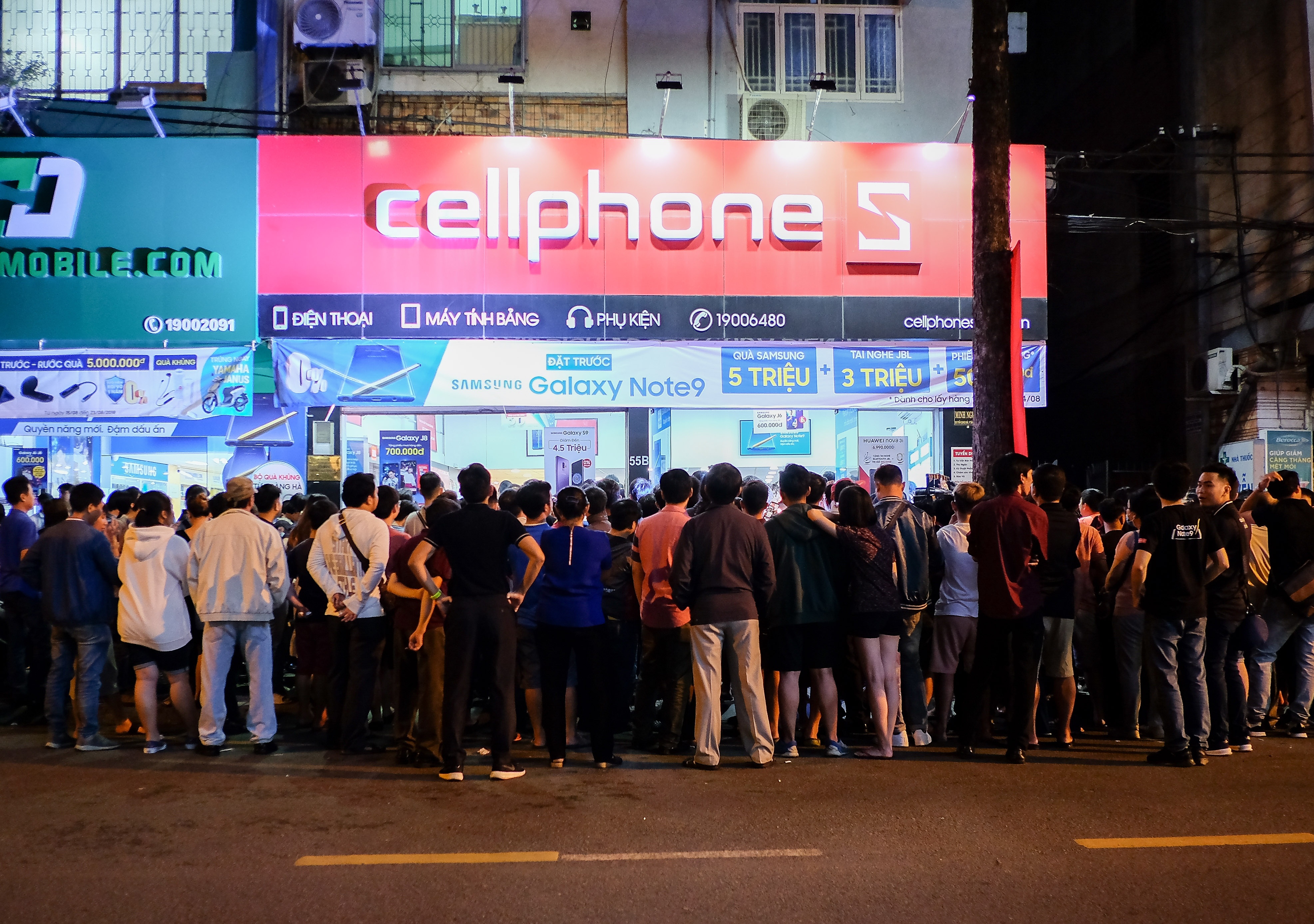 Nguoi dung xep hang cho mua Samsung Galaxy Note9 anh 1