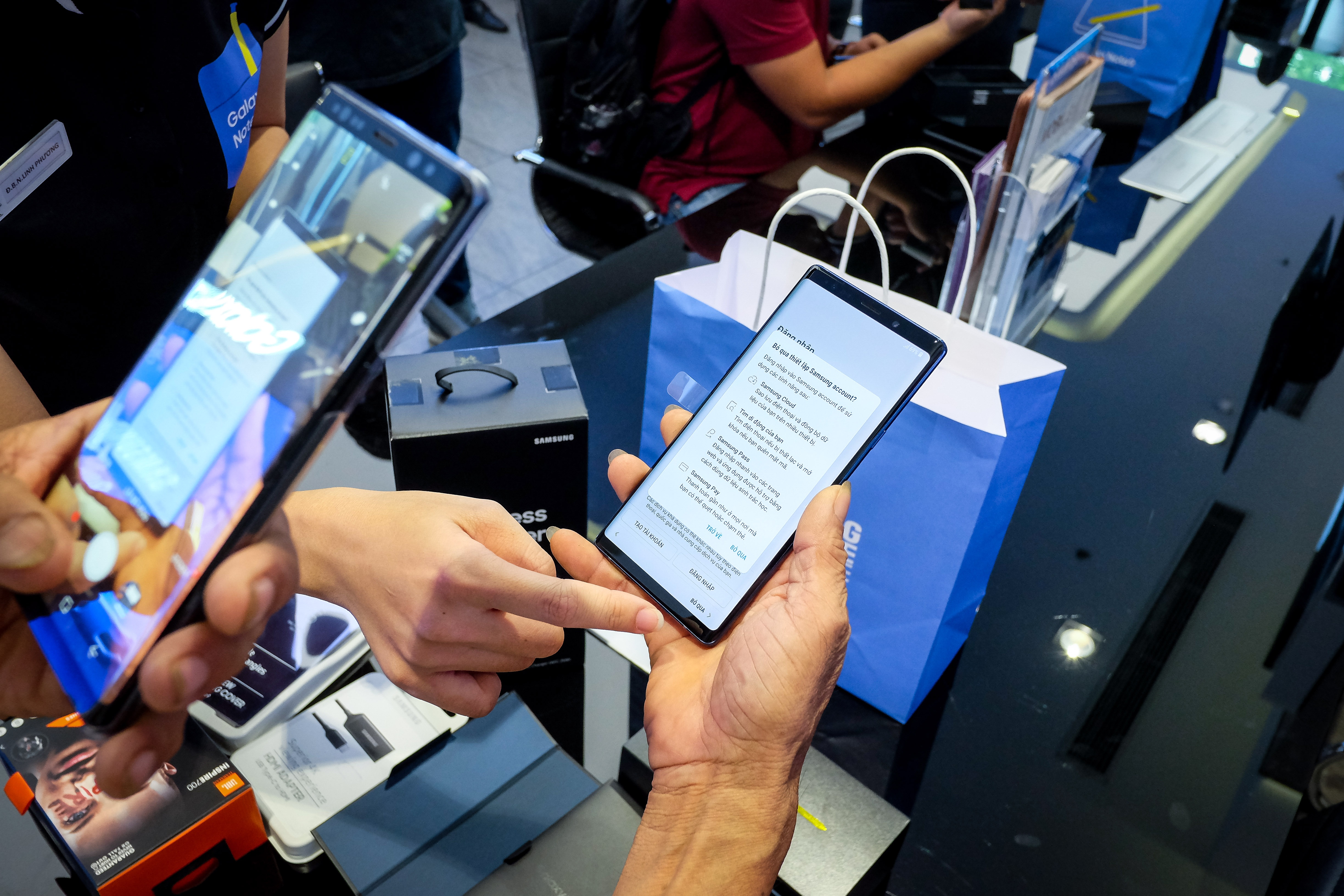 xep hang mua Note9 anh 10