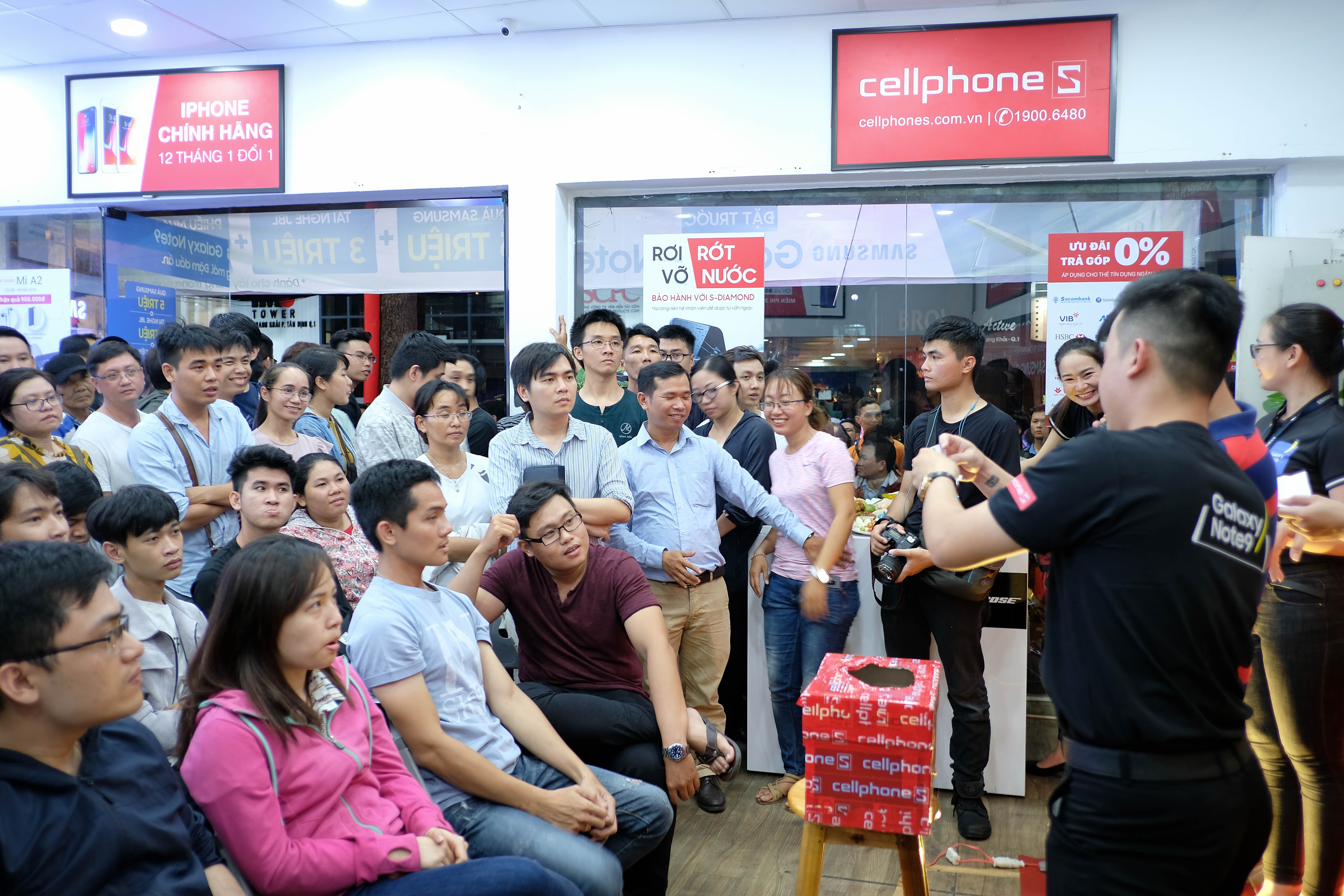 Nguoi dung xep hang cho mua Samsung Galaxy Note9 anh 9