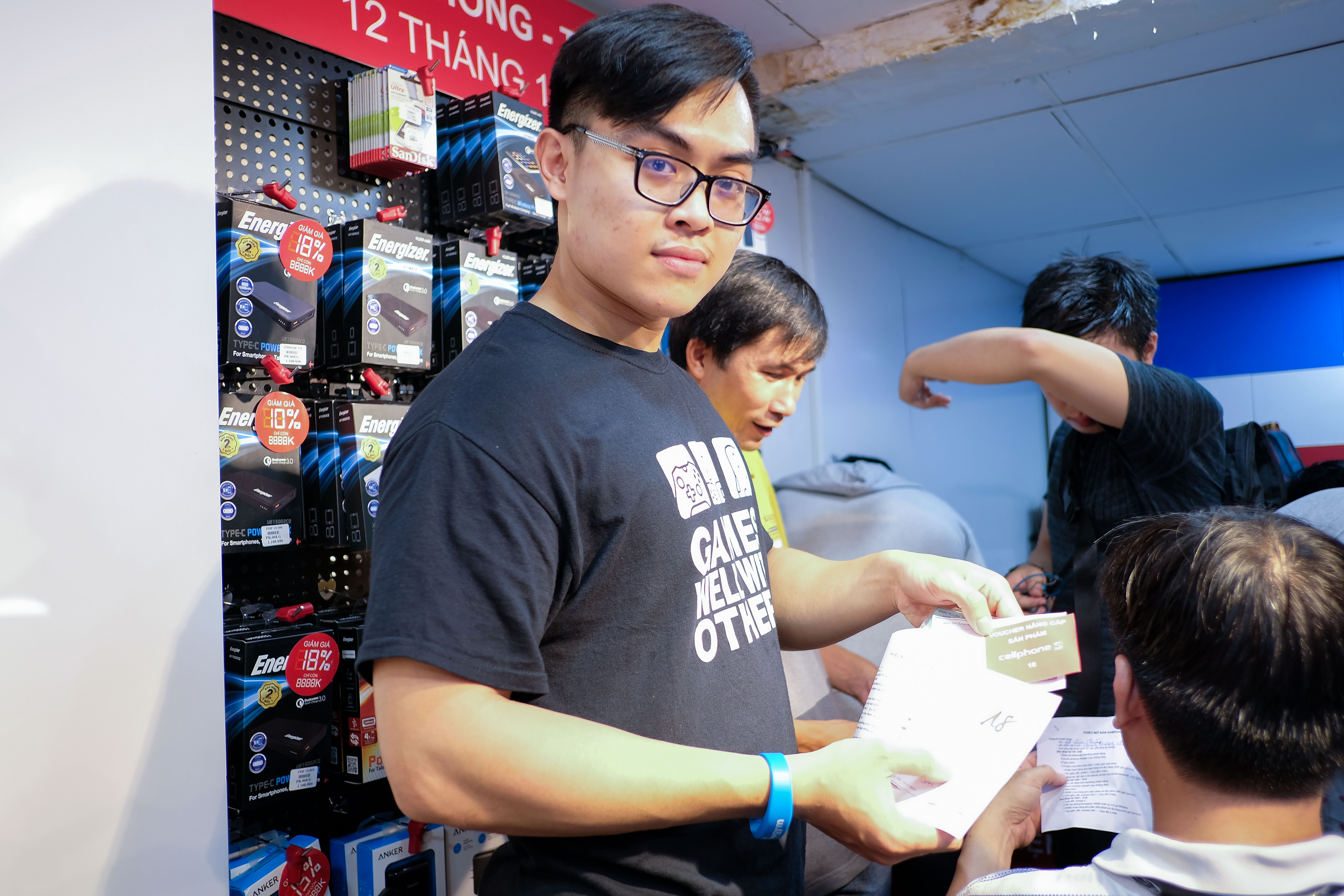 Nguoi dung xep hang cho mua Samsung Galaxy Note9 anh 10