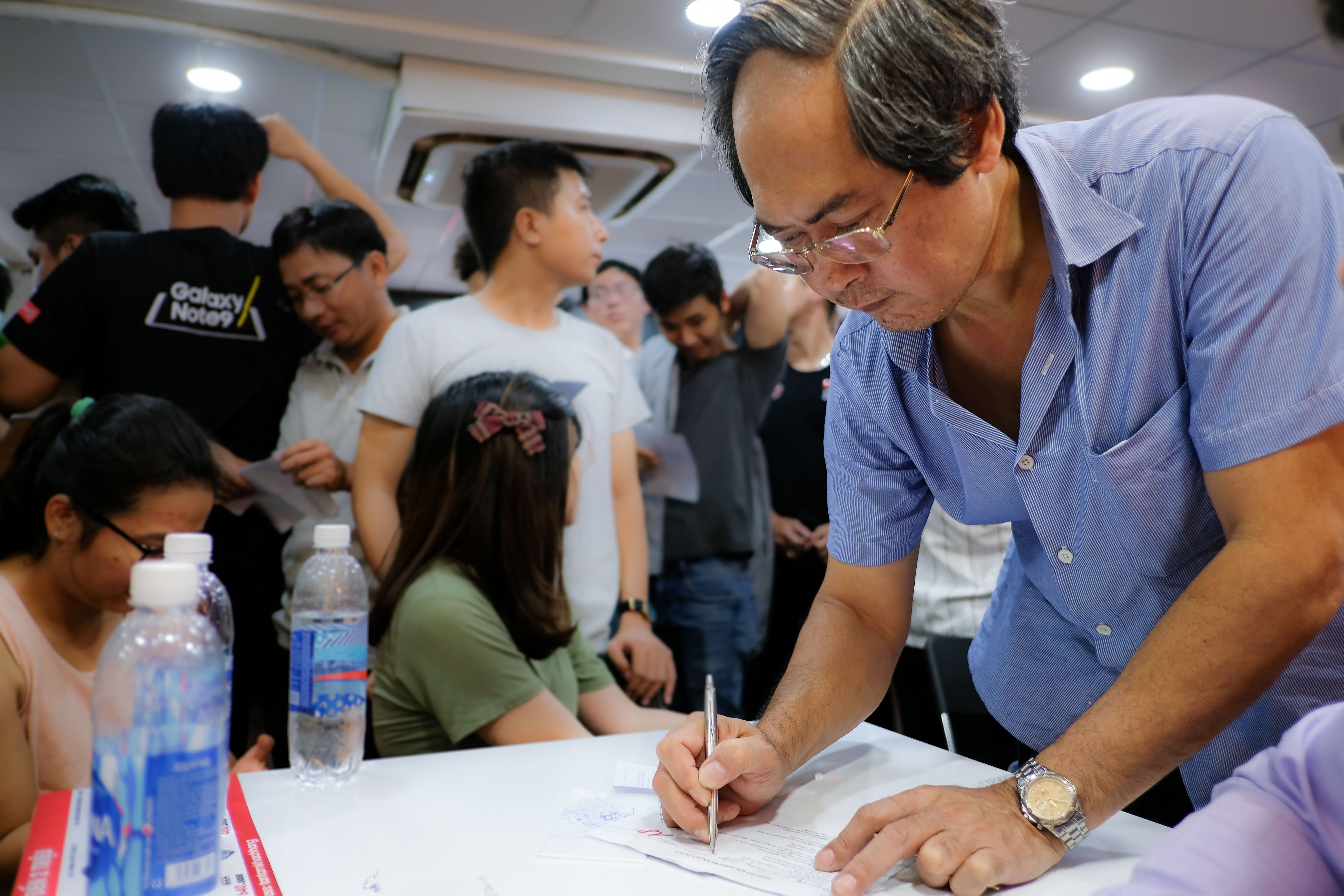 Nguoi dung xep hang cho mua Samsung Galaxy Note9 anh 11