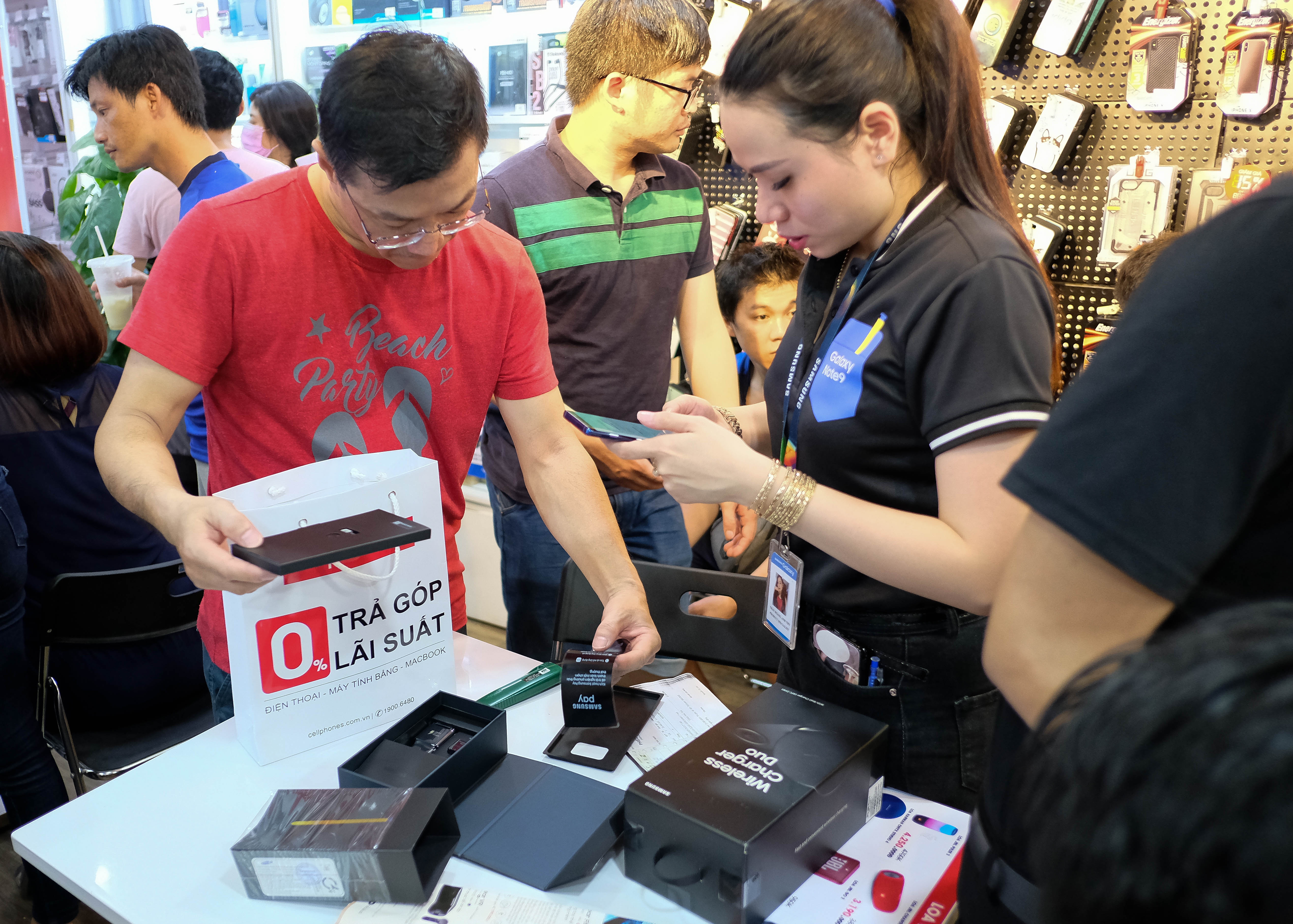 Nguoi dung xep hang cho mua Samsung Galaxy Note9 anh 12