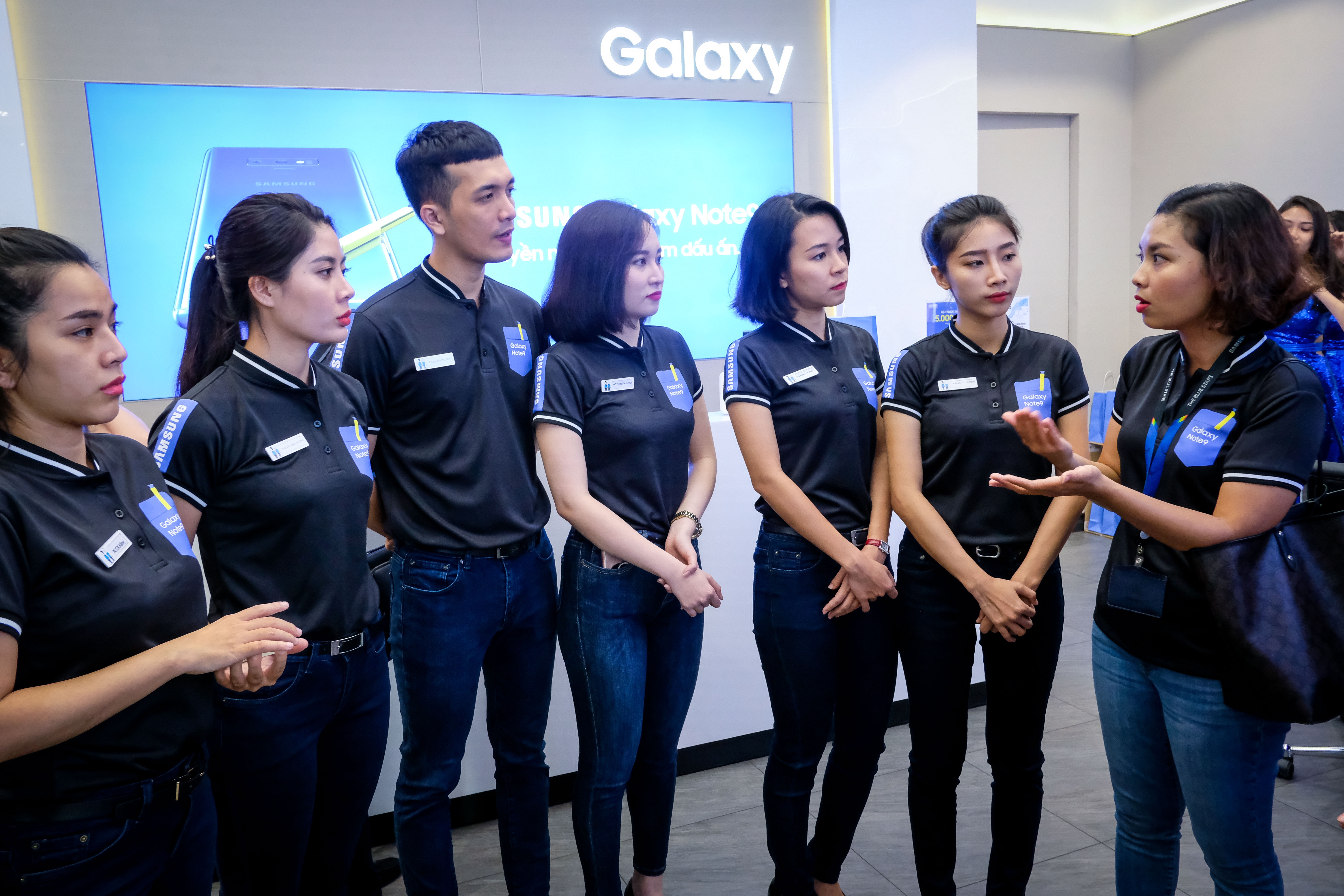 xep hang mua Note9 anh 5