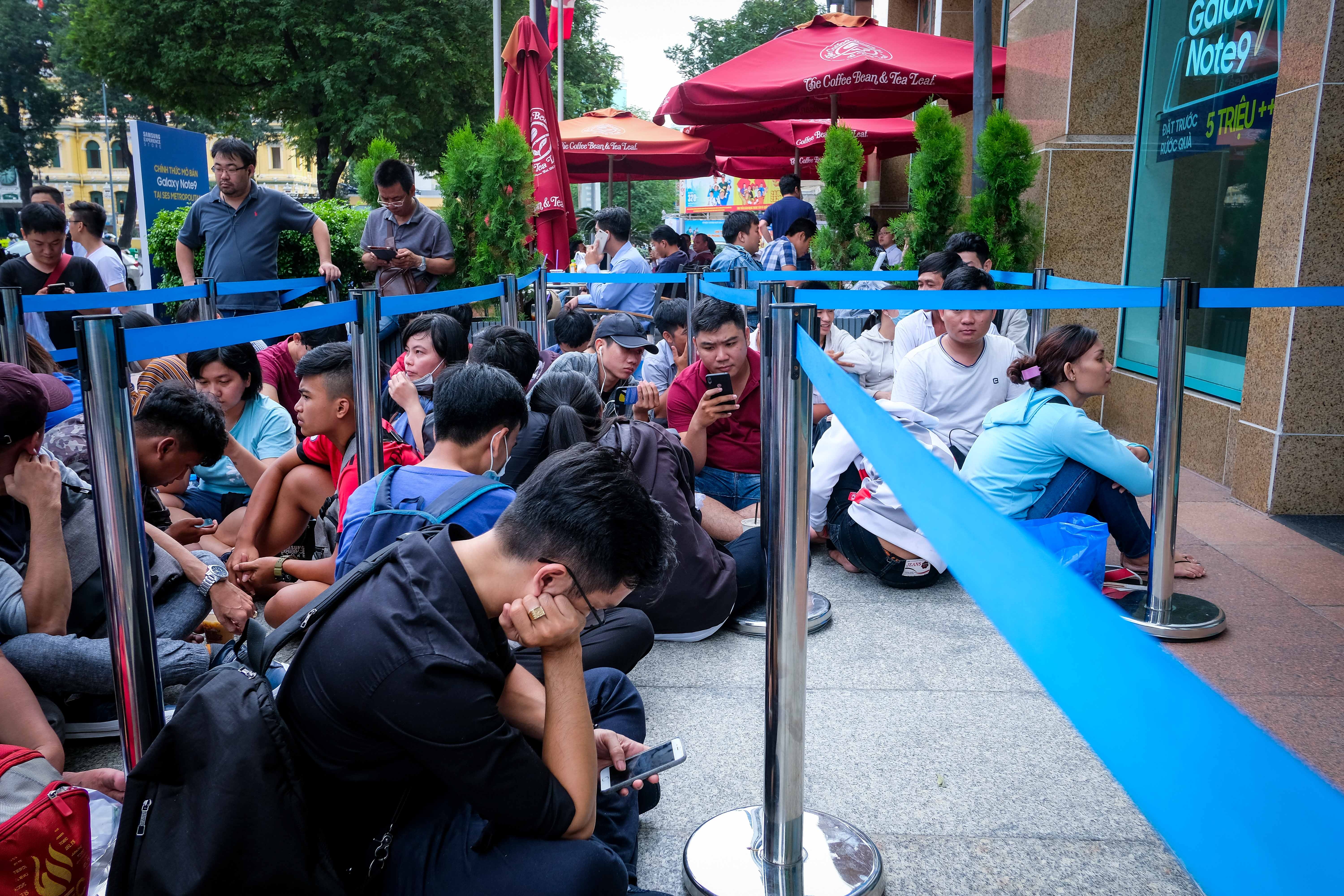 xep hang mua Note9 anh 4