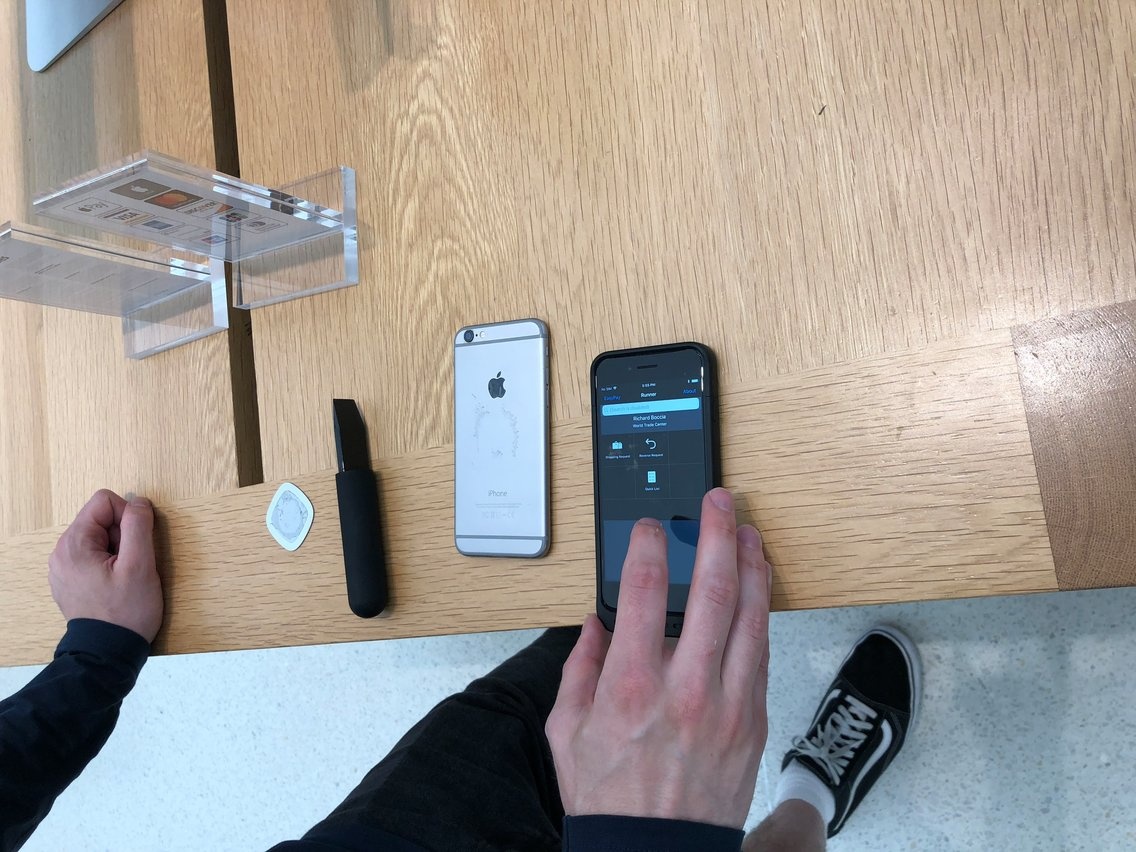 Apple thau iPhone cu gia 290 USD trong 30 phut hinh anh