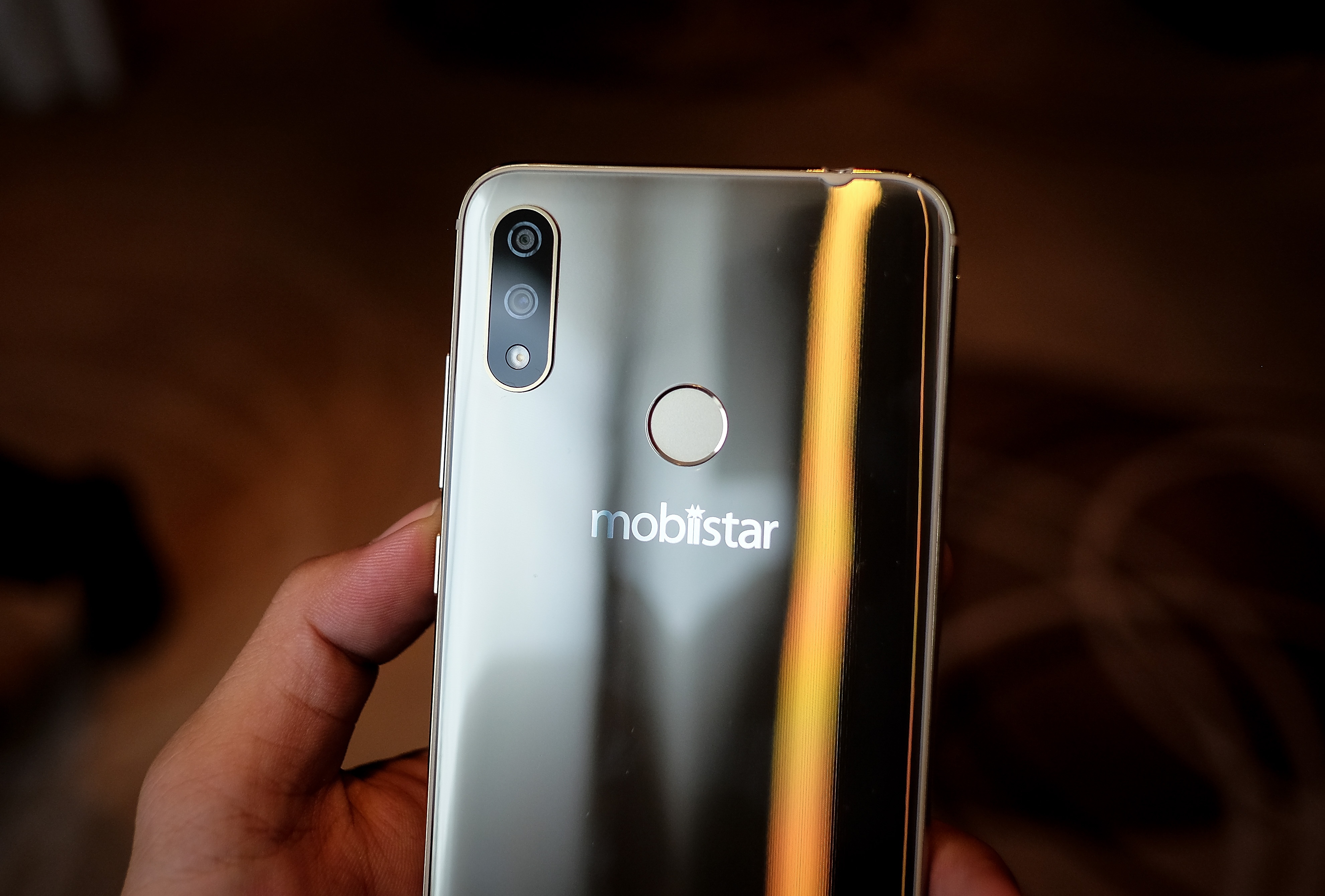 Mobiistar X smartphone Viet Nam anh 10