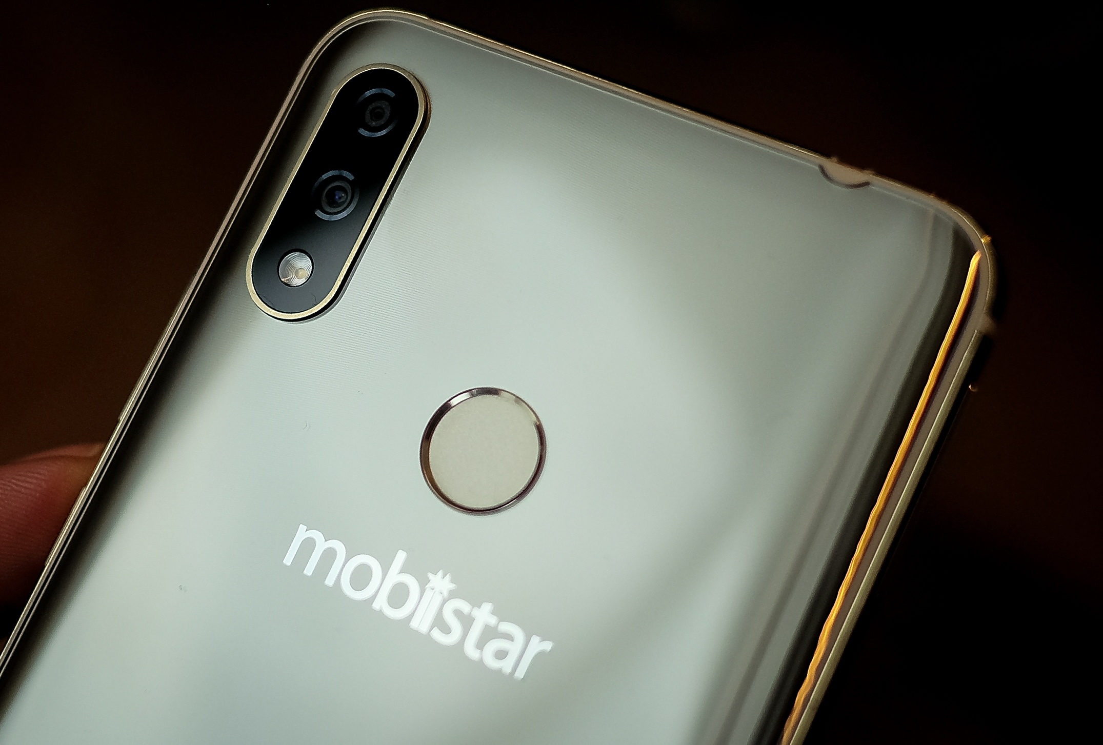 Mobiistar X smartphone Viet Nam anh 3