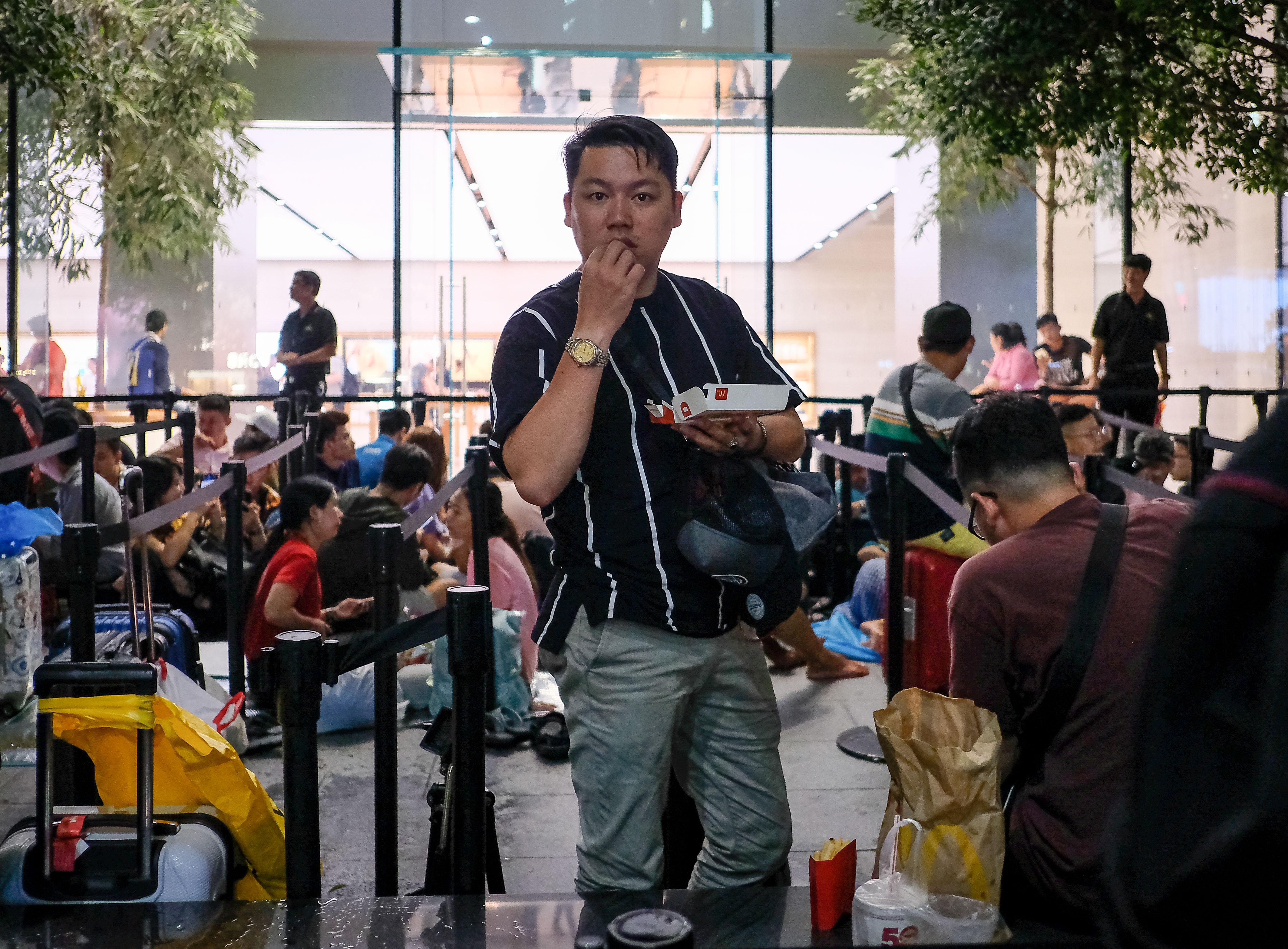 Xep hang mua iphone XS anh 3