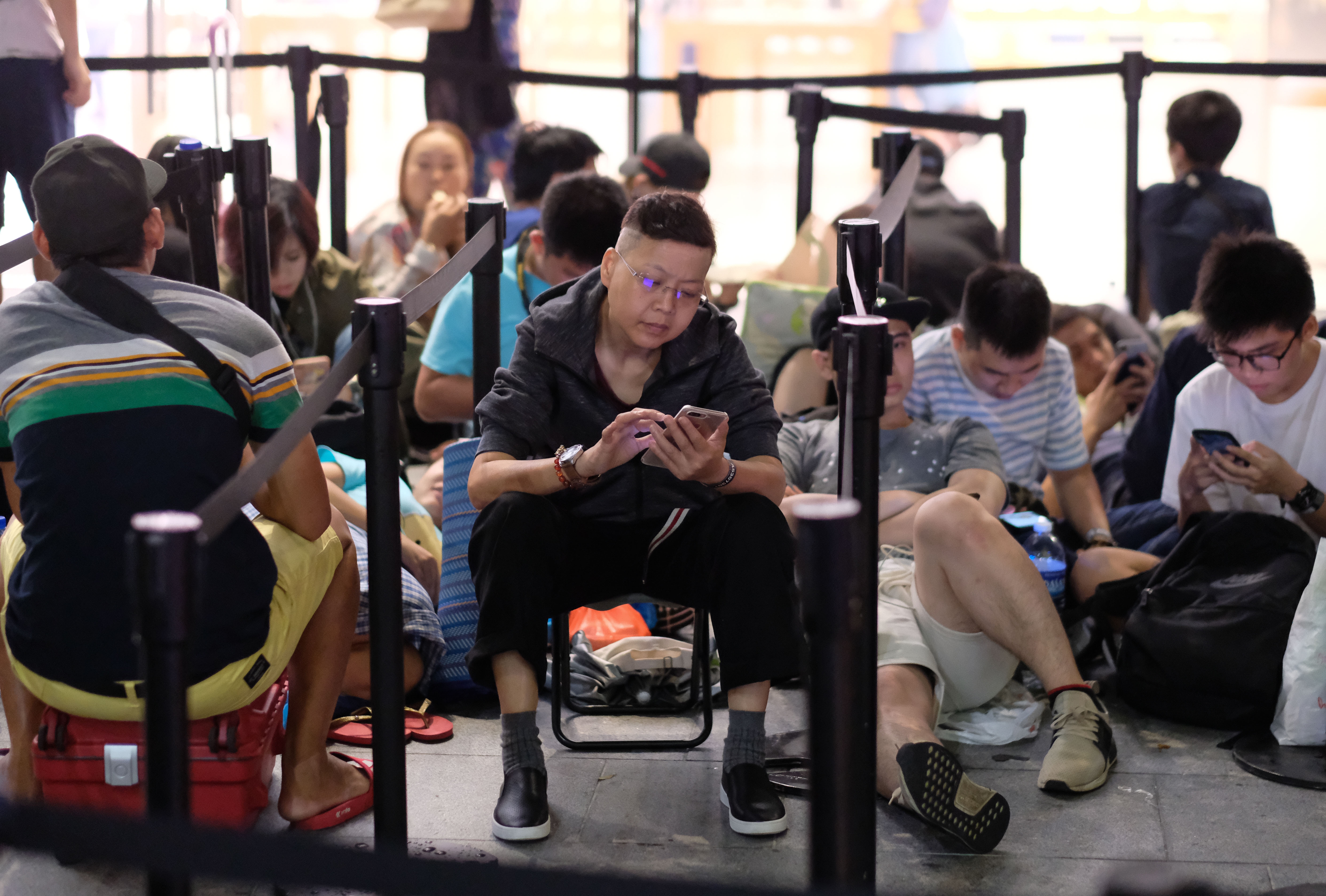 Xep hang mua iphone XS anh 5