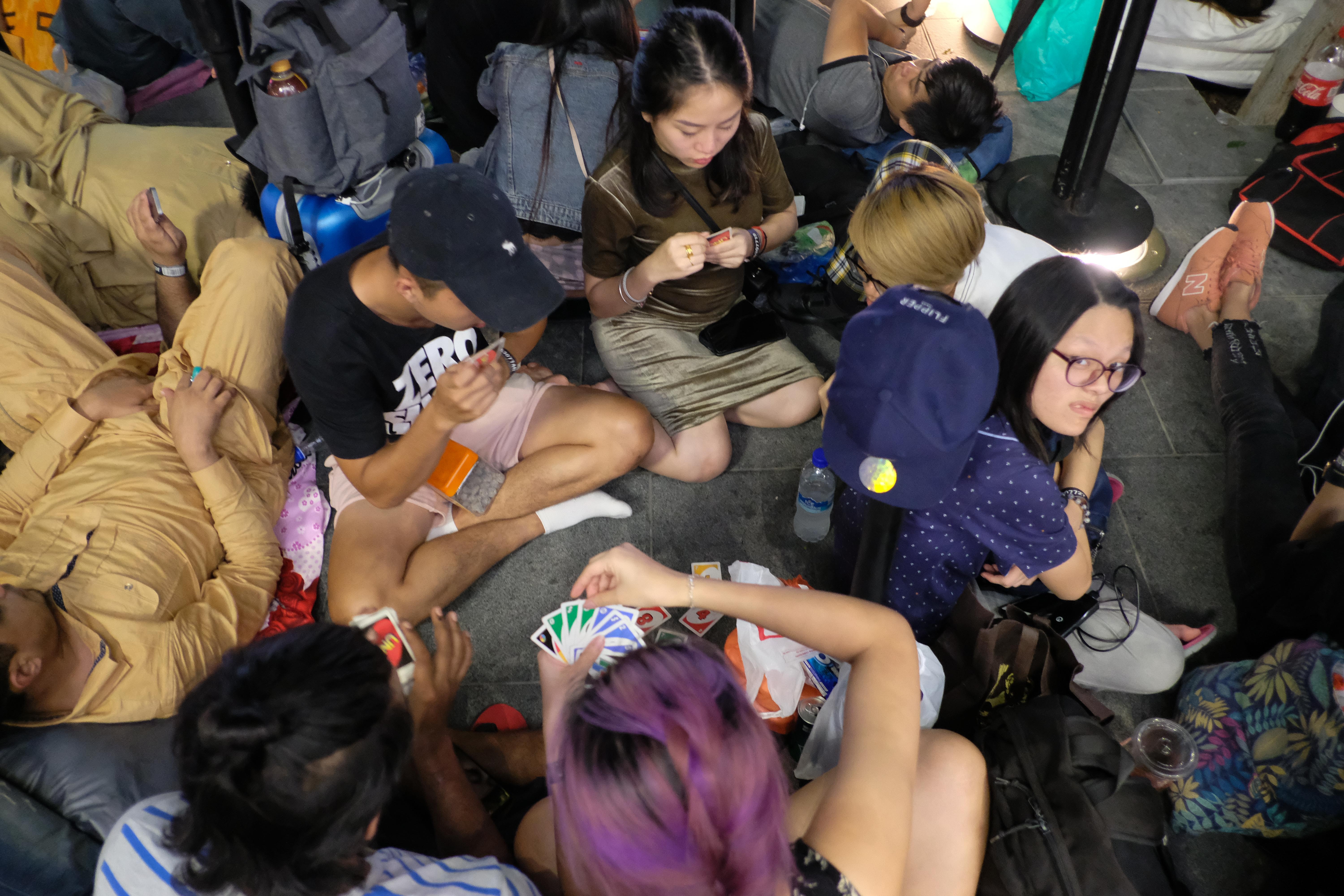 Xep hang mua iphone XS anh 8