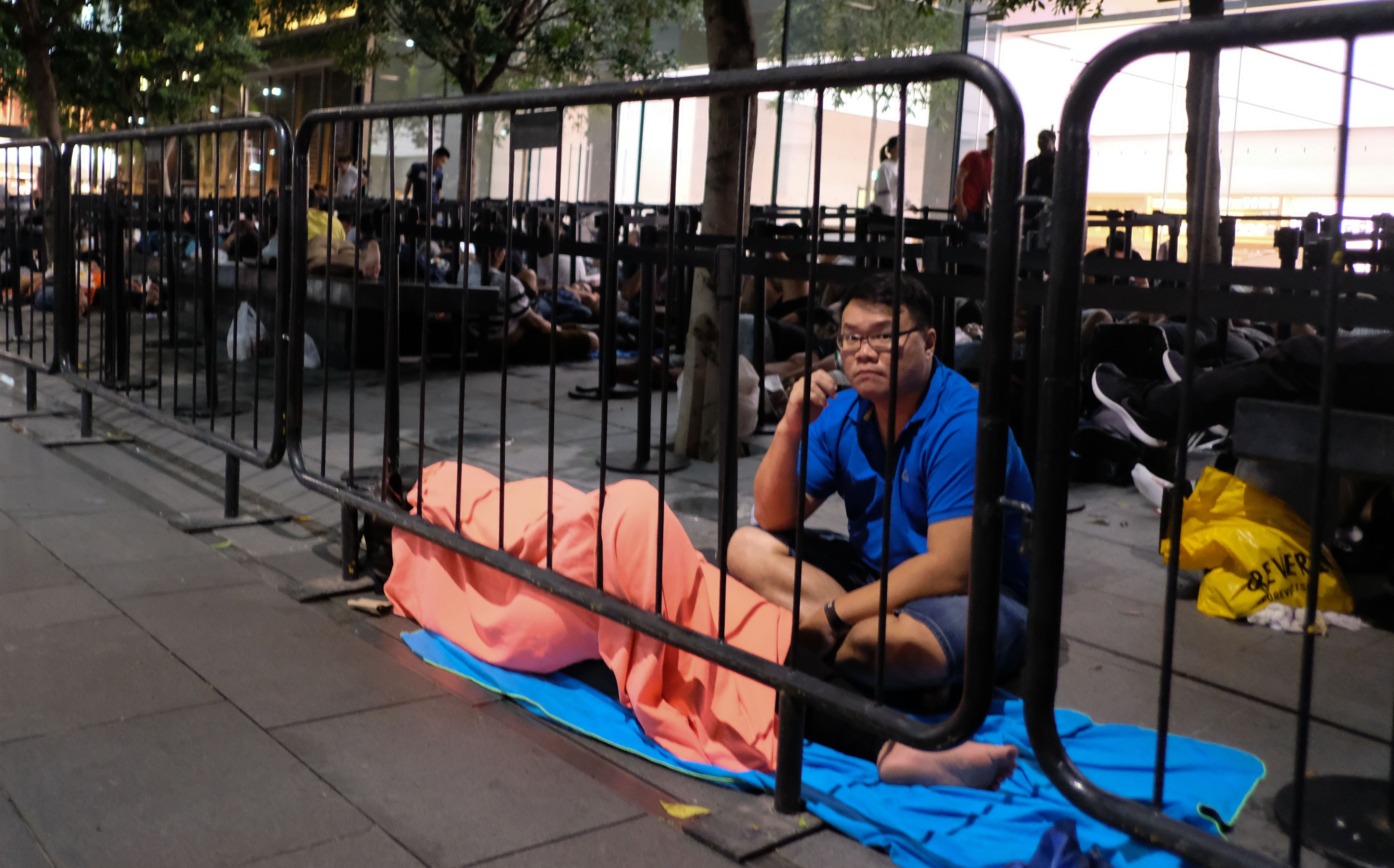 Xep hang mua iphone XS anh 10