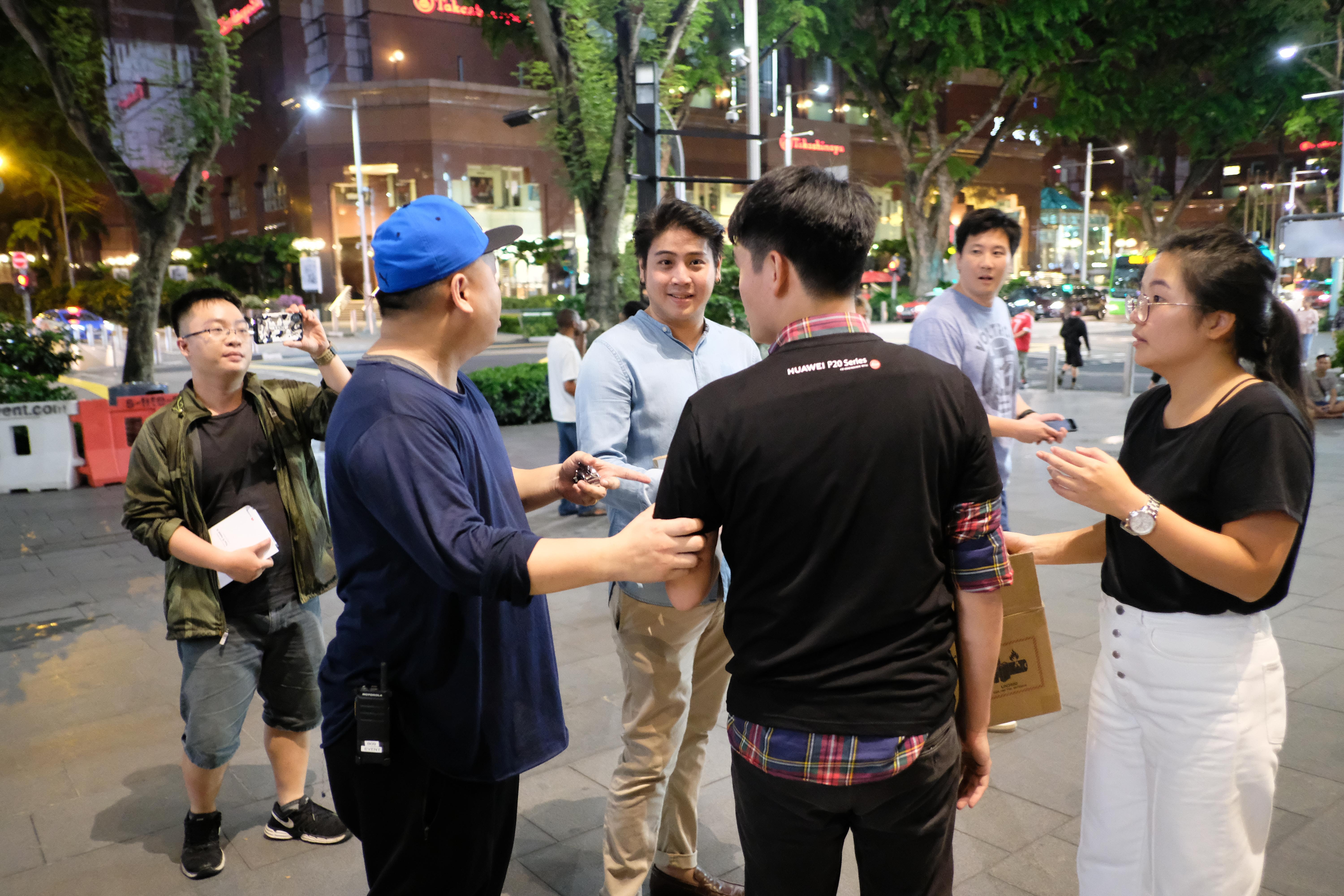 huawei phát cục sạc cho người mua iphone ảnh 3 huawei phat cuc sac cho nguoi mua iphone anh 3