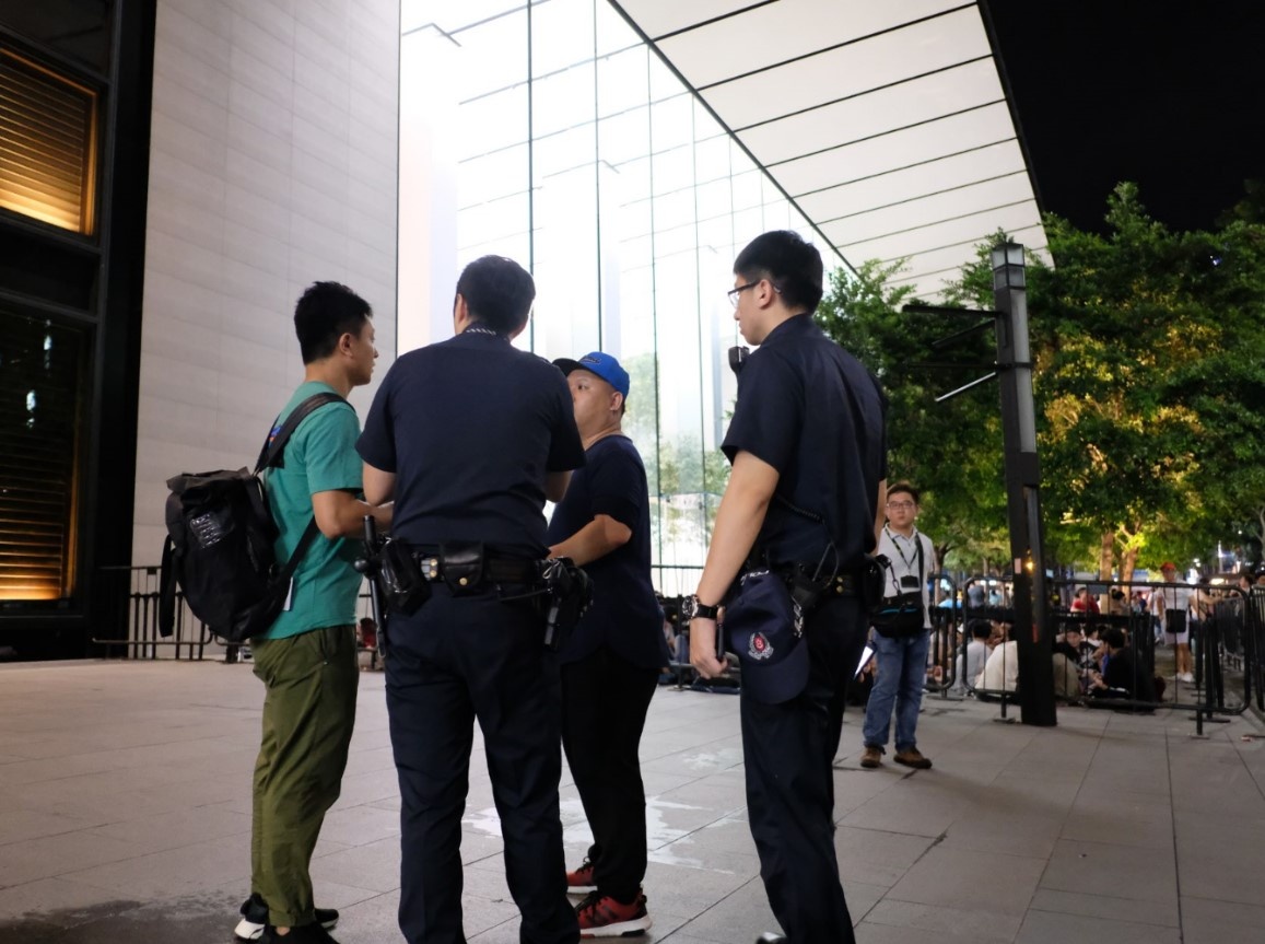 huawei phát cục sạc cho người mua iphone ảnh 4 huawei phat cuc sac cho nguoi mua iphone anh 4