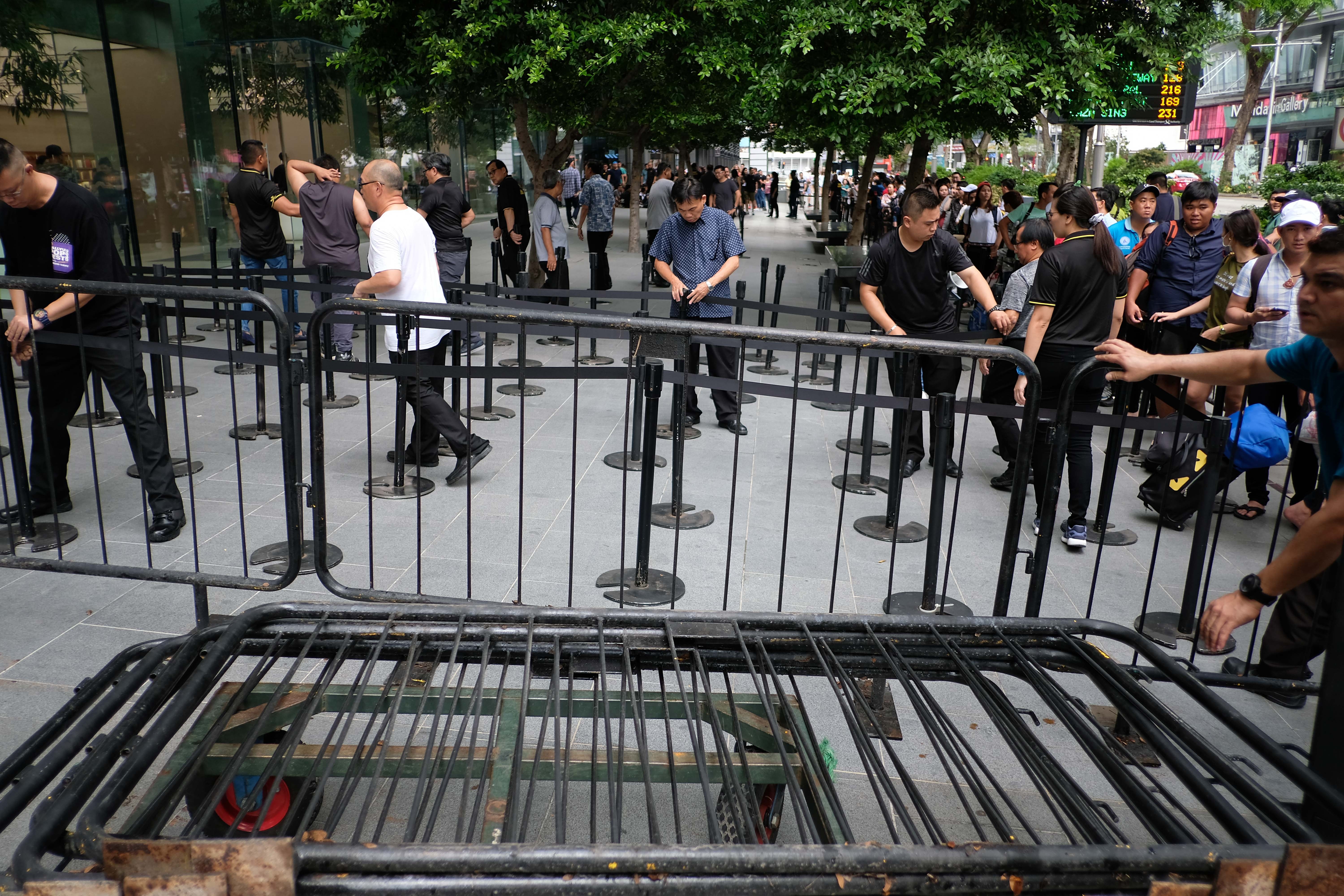 người Việt xếp hàng mua iphone XS ảnh 9 nguoi Viet xep hang mua iphone XS anh 9