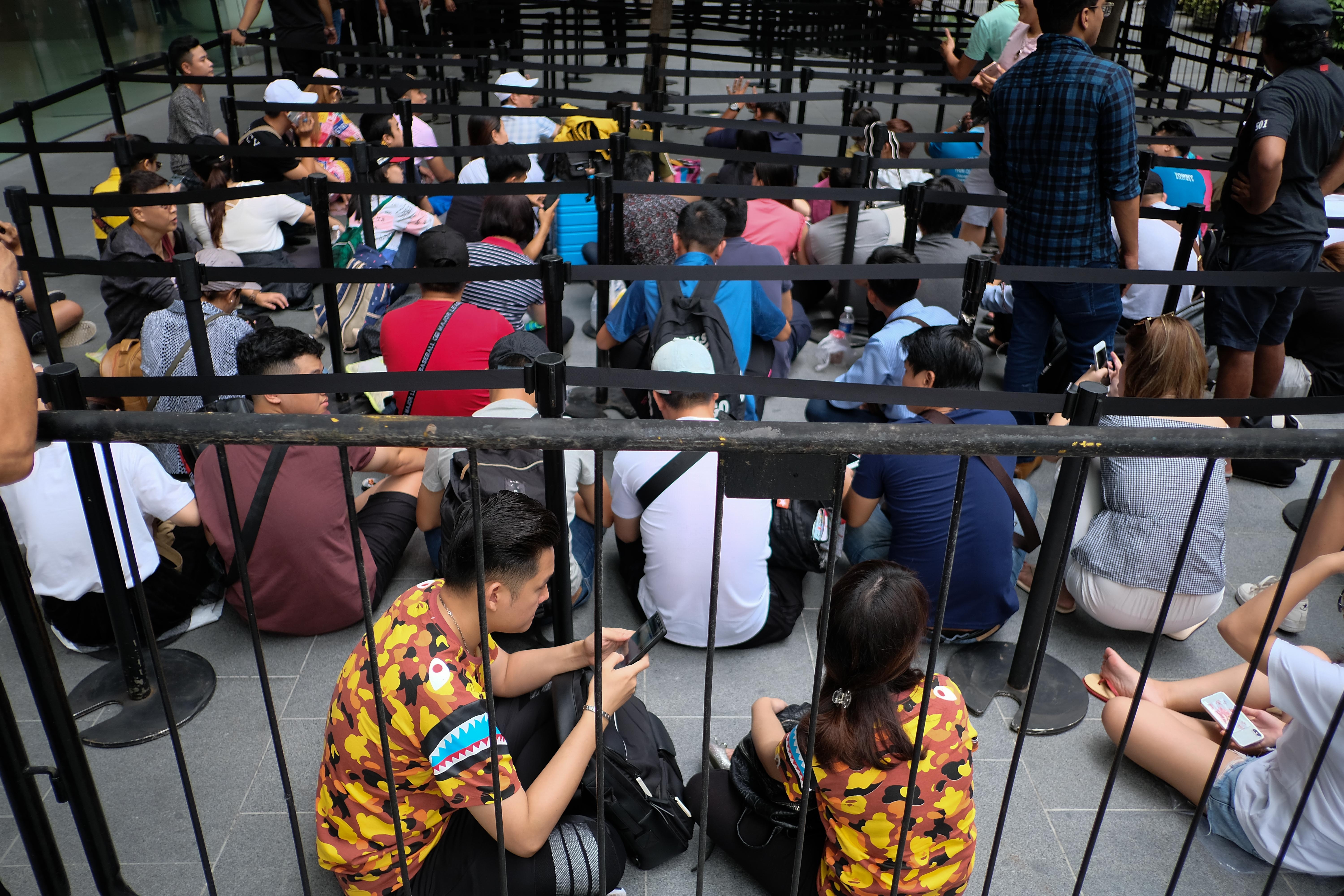 người Việt xếp hàng mua iphone XS ảnh 16 nguoi Viet xep hang mua iphone XS anh 16