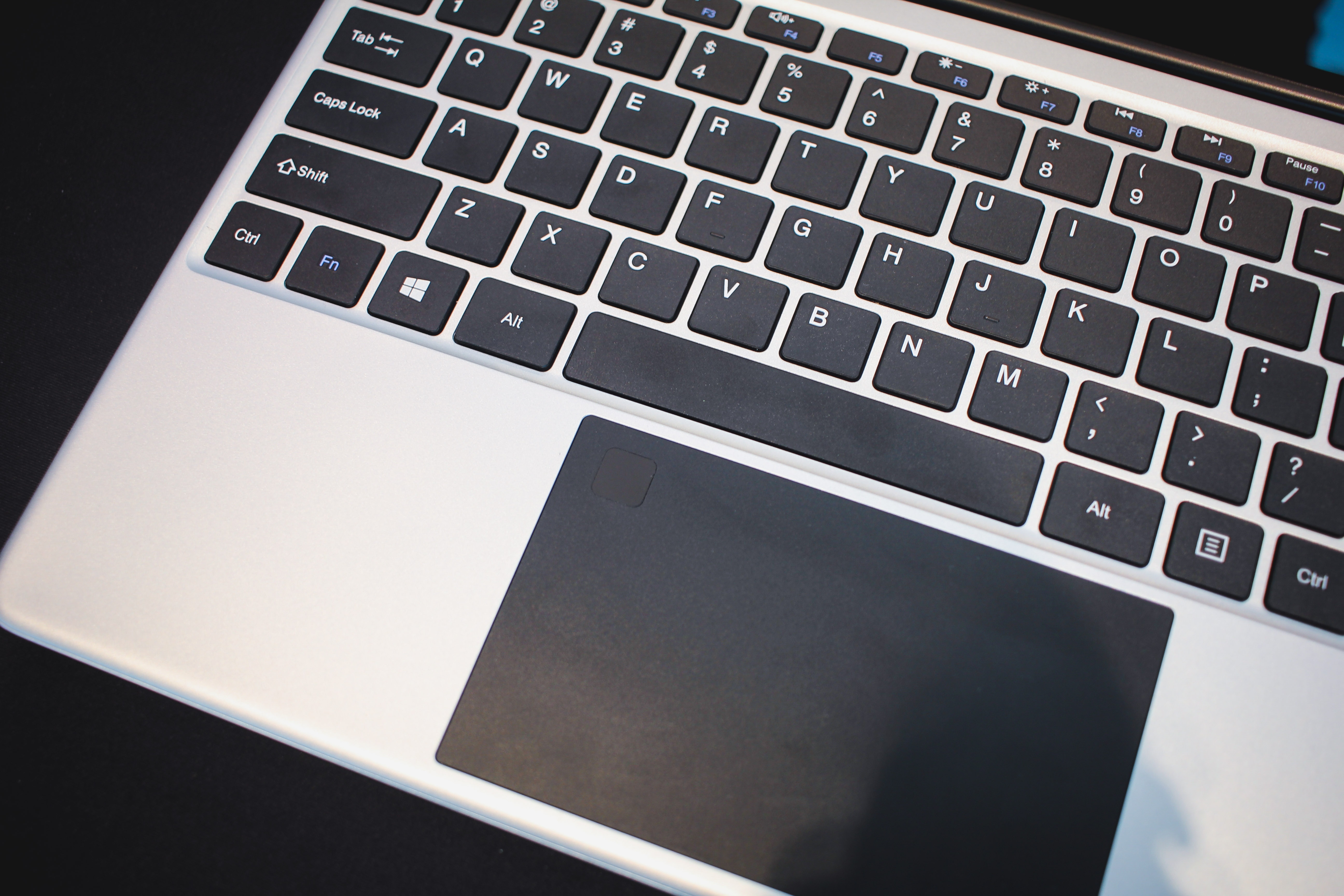 Haier ra mat laptop gia re anh 3