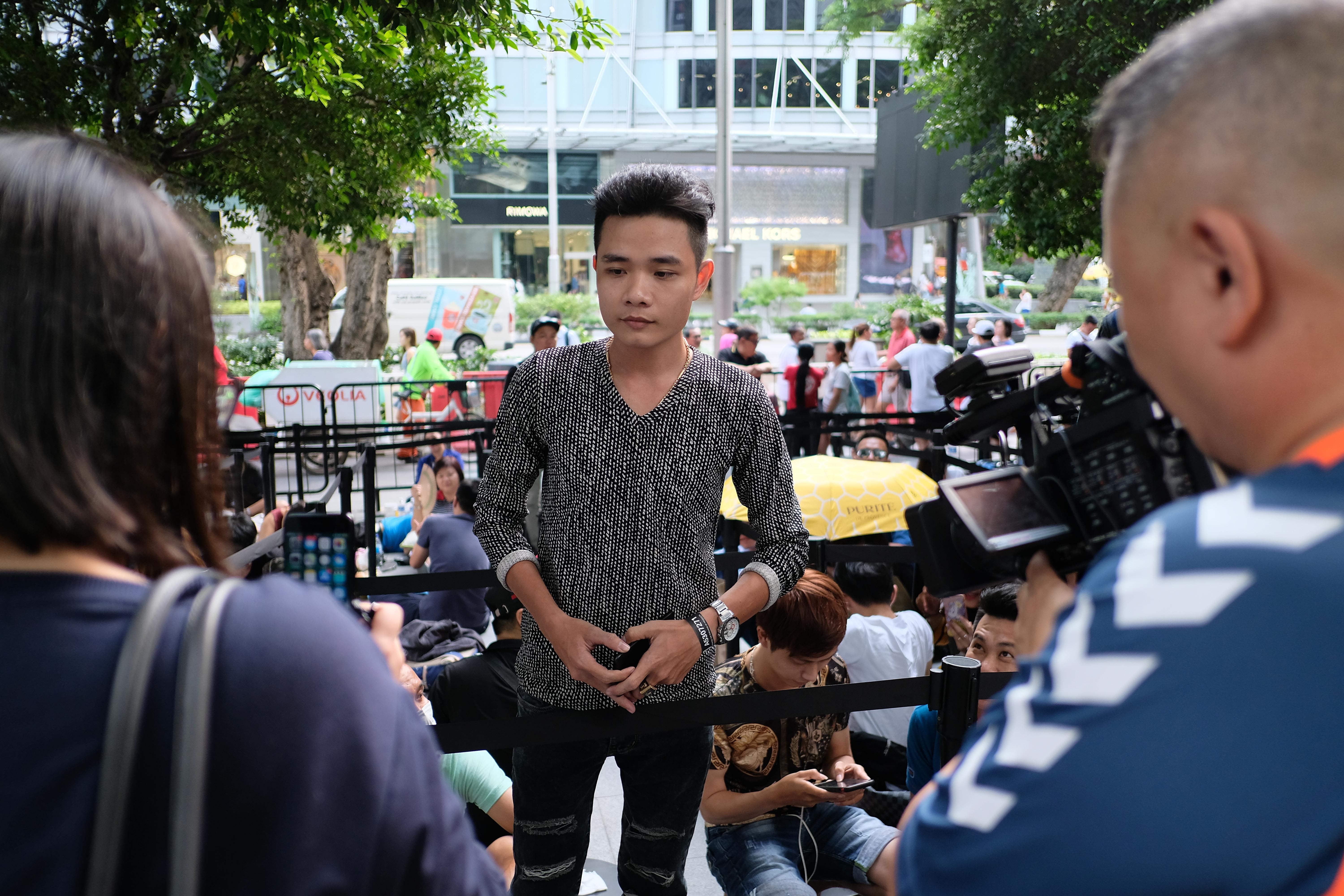 xếp hàng mua iphone ảnh 7 xep hang mua iphone anh 7