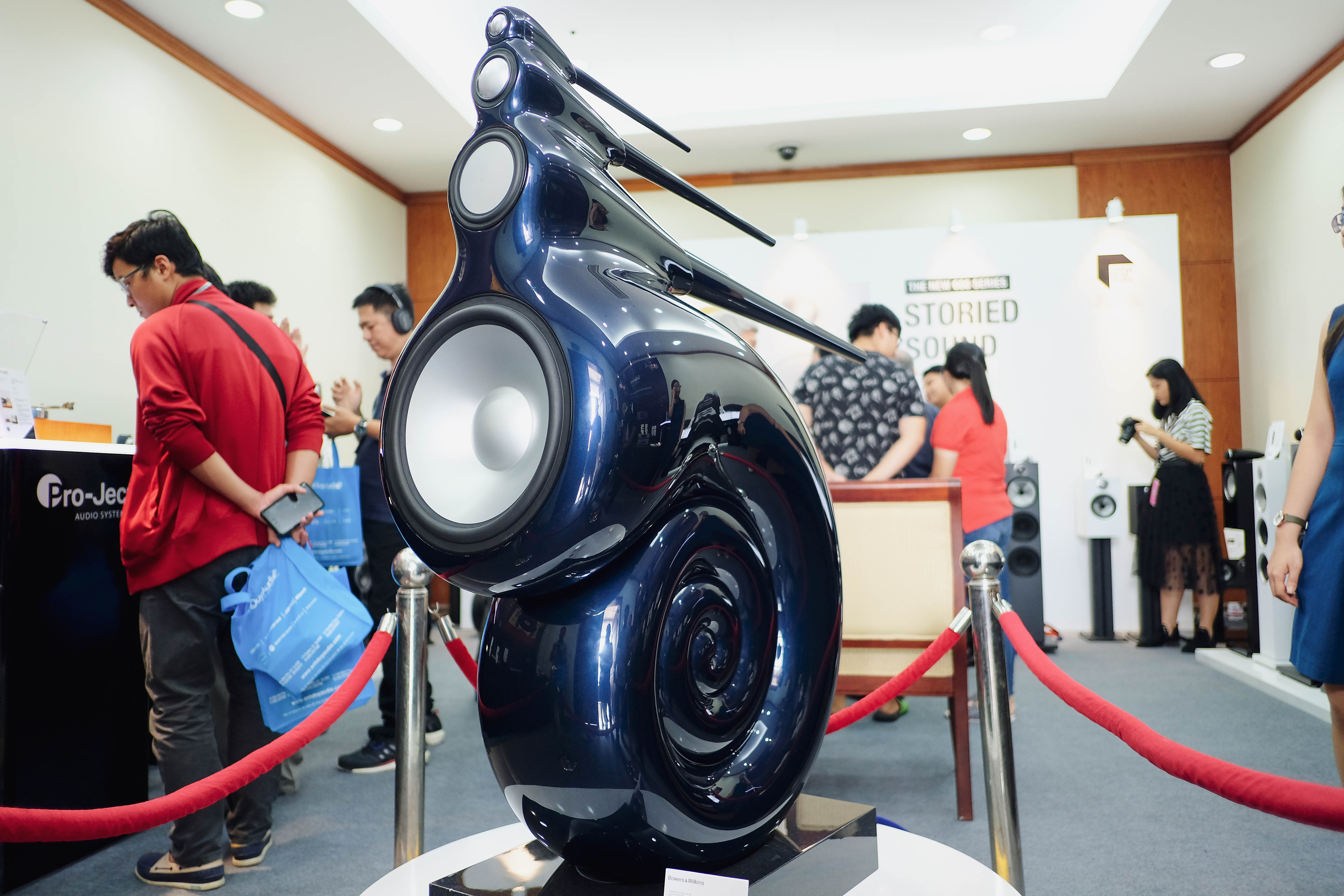 AV Show 2018 nhieu san pham nghe nhin gia tot, vang loa chuc ty hinh anh