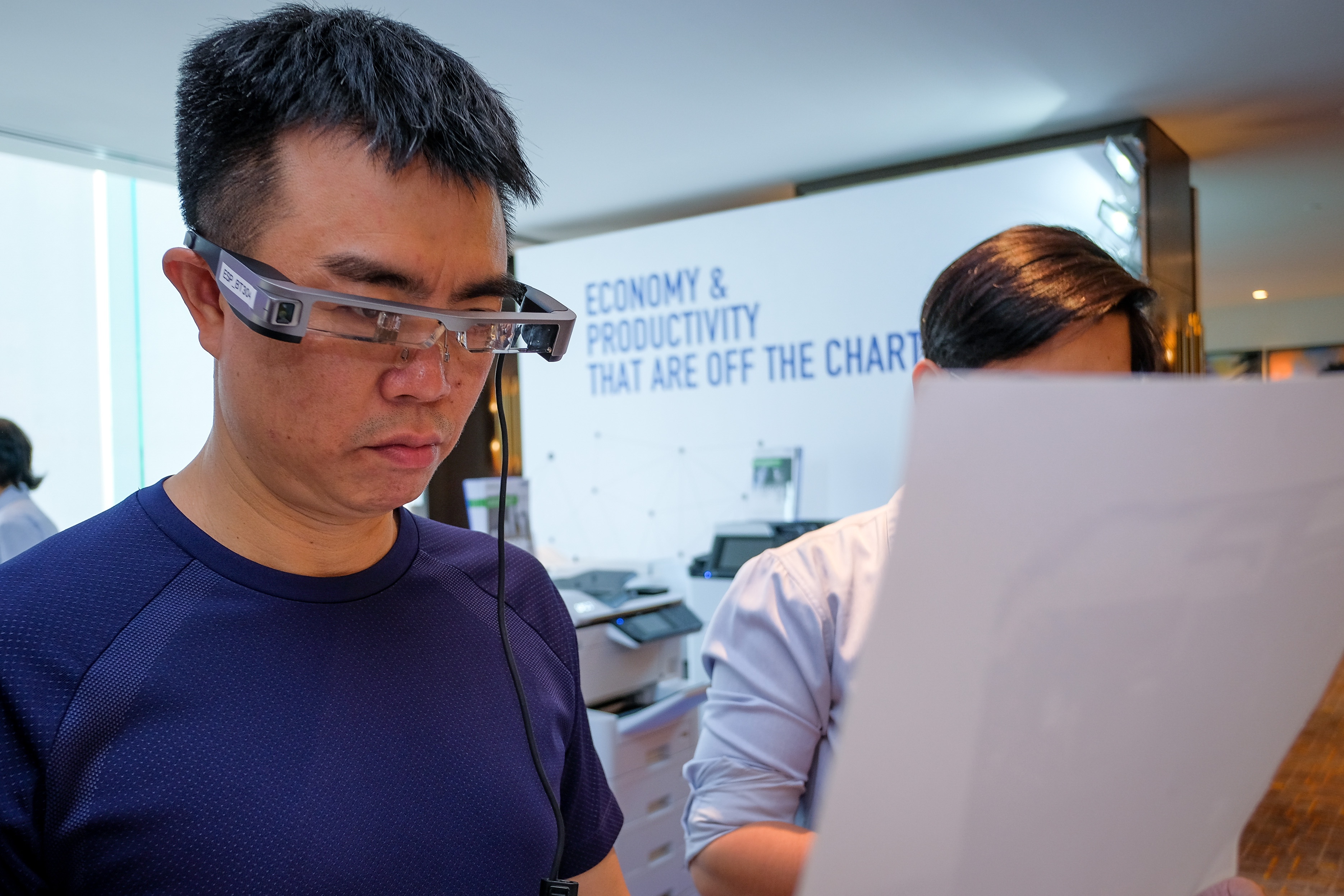 Epson gioi thieu kinh thuc te ao tai Viet Nam hinh anh