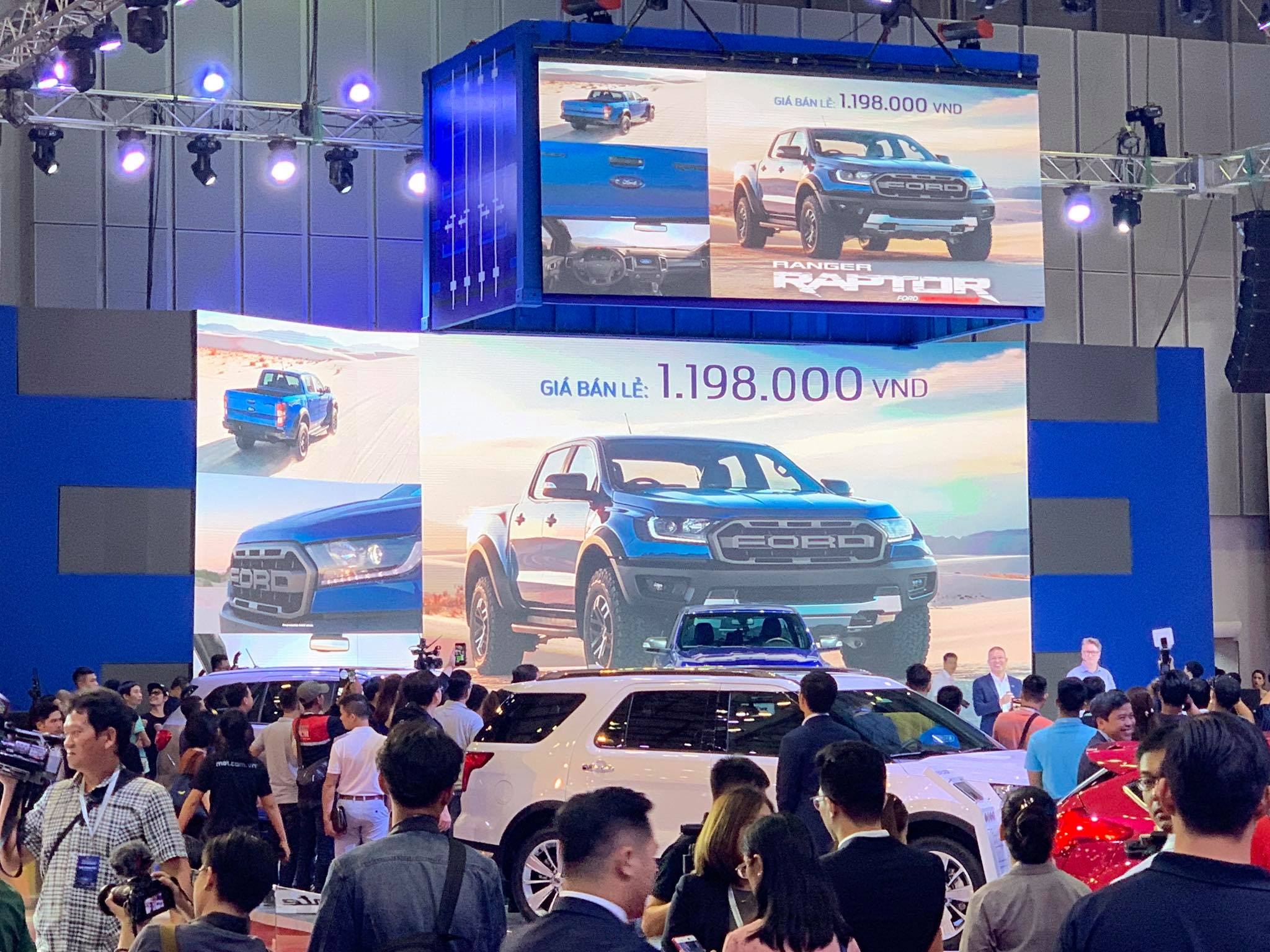 Giá Ford Raptor 2018 ảnh 1 Gia Ford Raptor 2018 anh 1