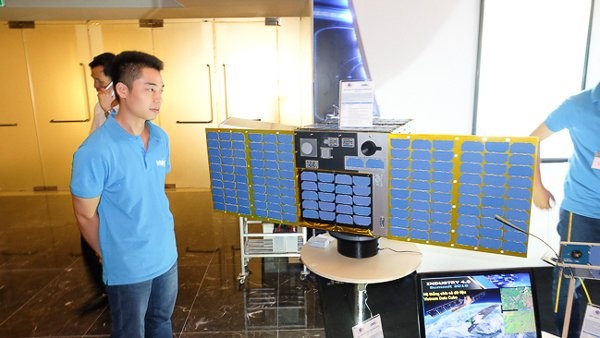 Them mot ve tinh cua VN sap len quy dao hinh anh