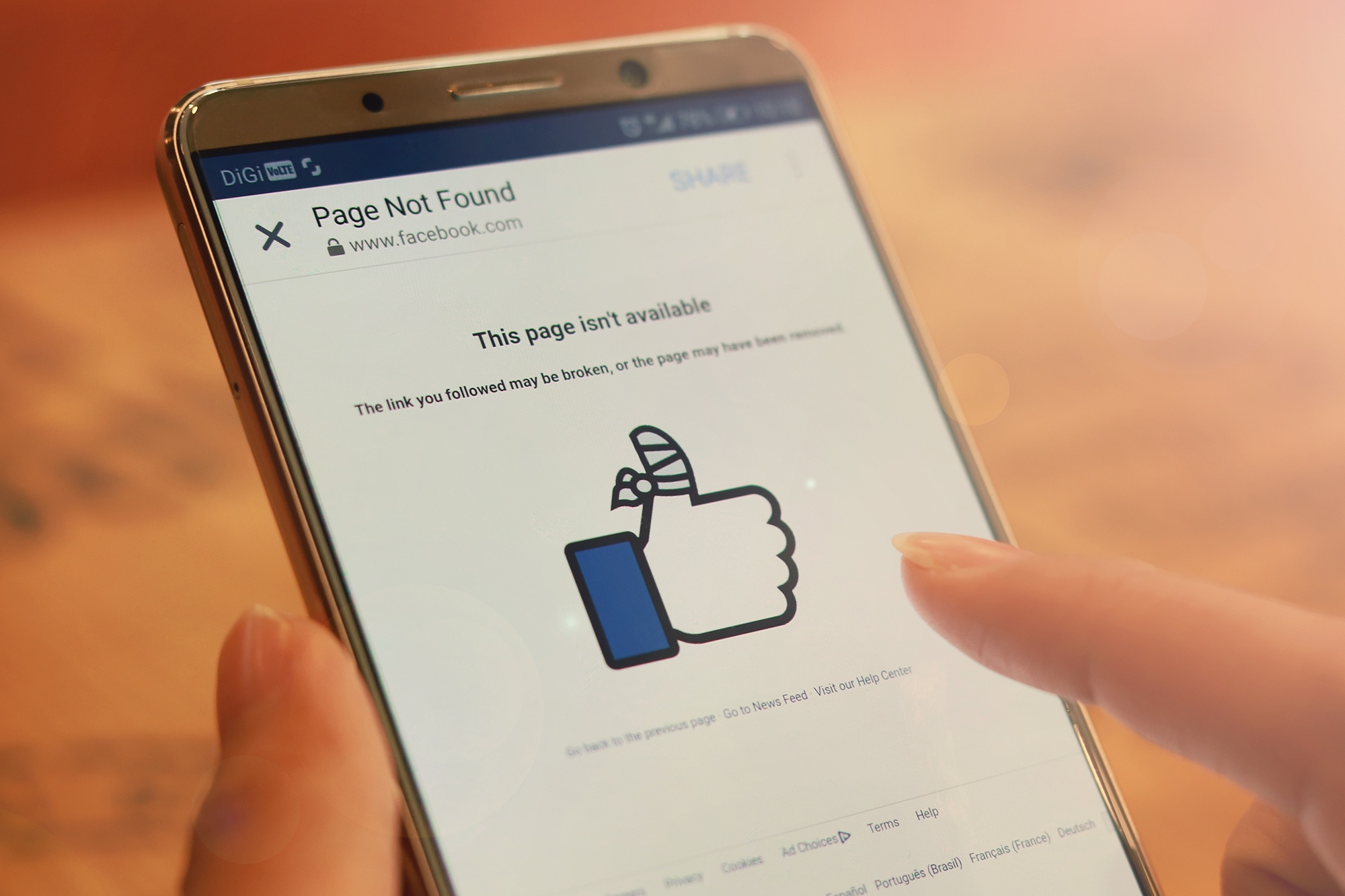 Hang loat sao Viet bi danh sap trang, Facebook noi gi? hinh anh