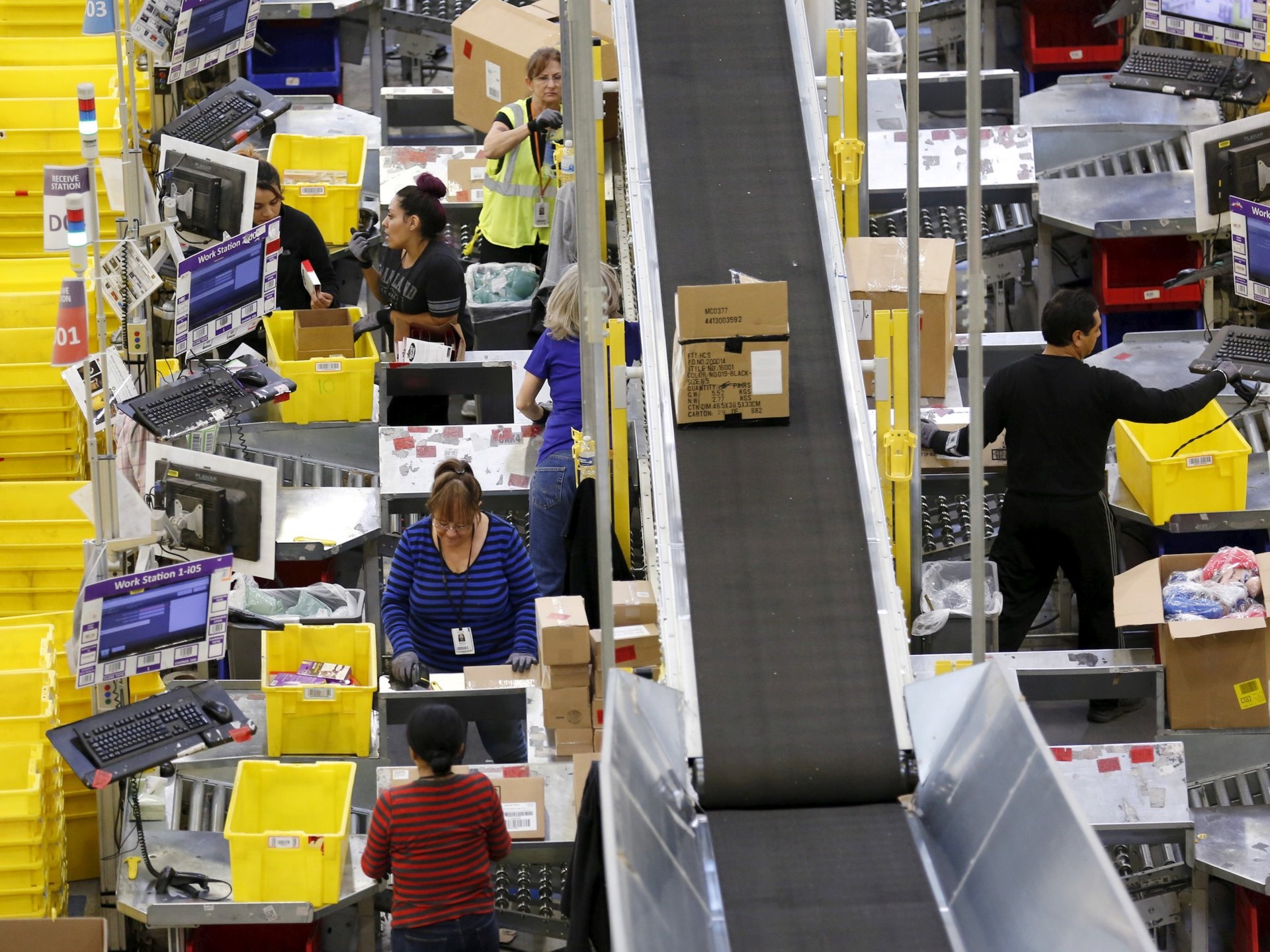 Nha xuong cua Amazon bi to khac nghiet, anh huong den mang nguoi hinh anh