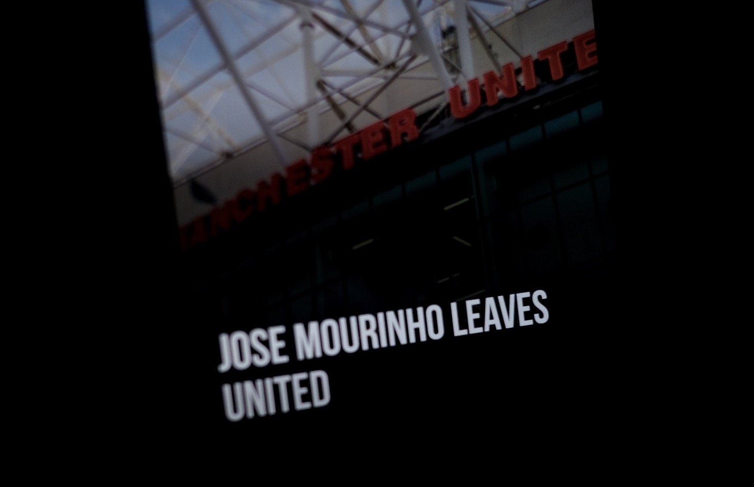 Website cua Manchester United sap sau tin Mourinho bi sa thai hinh anh