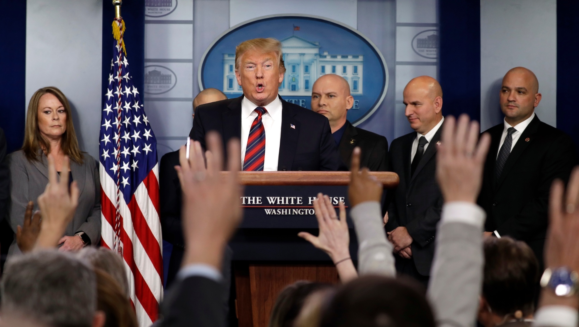 Tong thong Donald Trump: 'Khong ai hieu ve drone hon toi' hinh anh