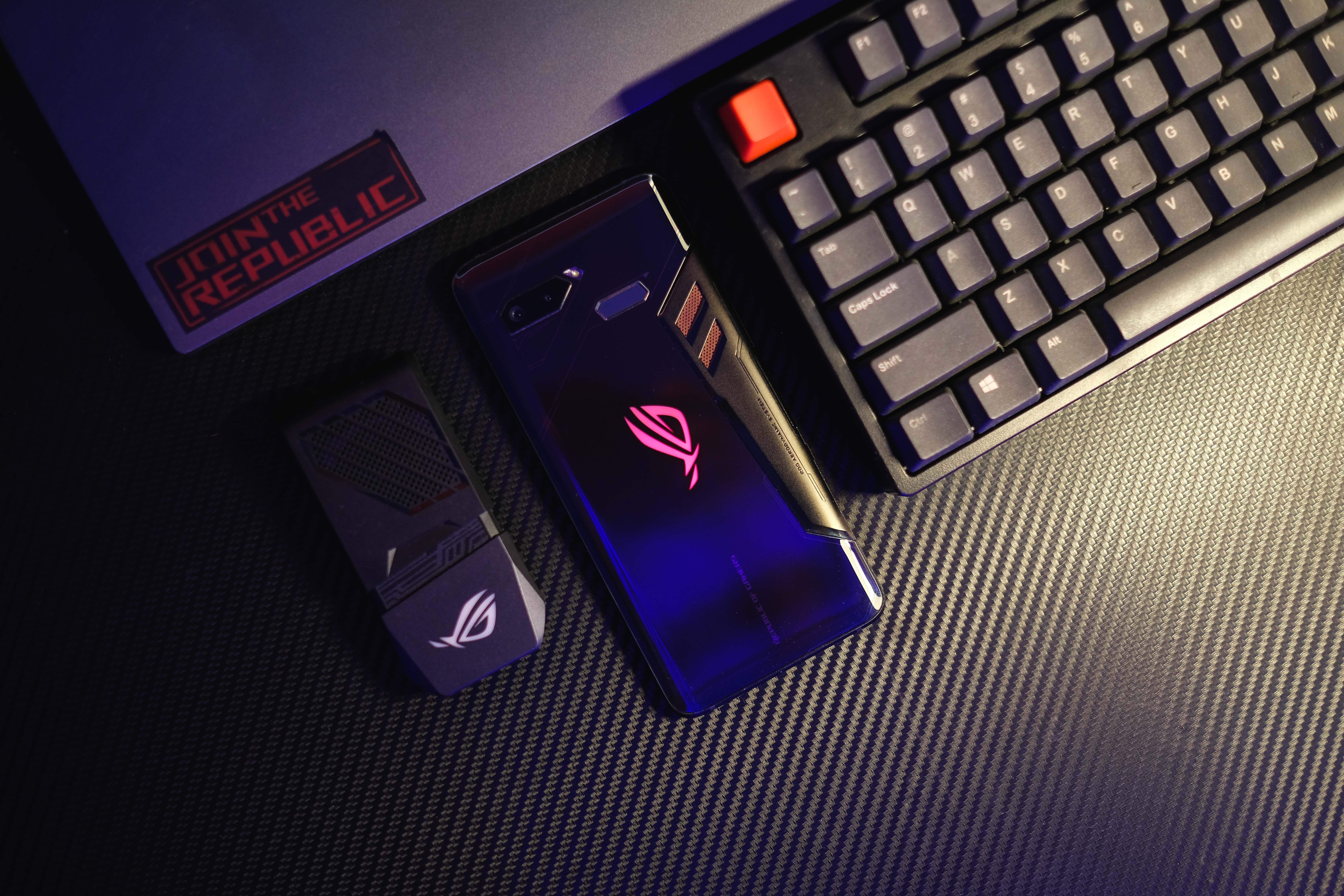 Gaming phone Asus ROG ảnh 3 Gaming phone Asus ROG anh 3