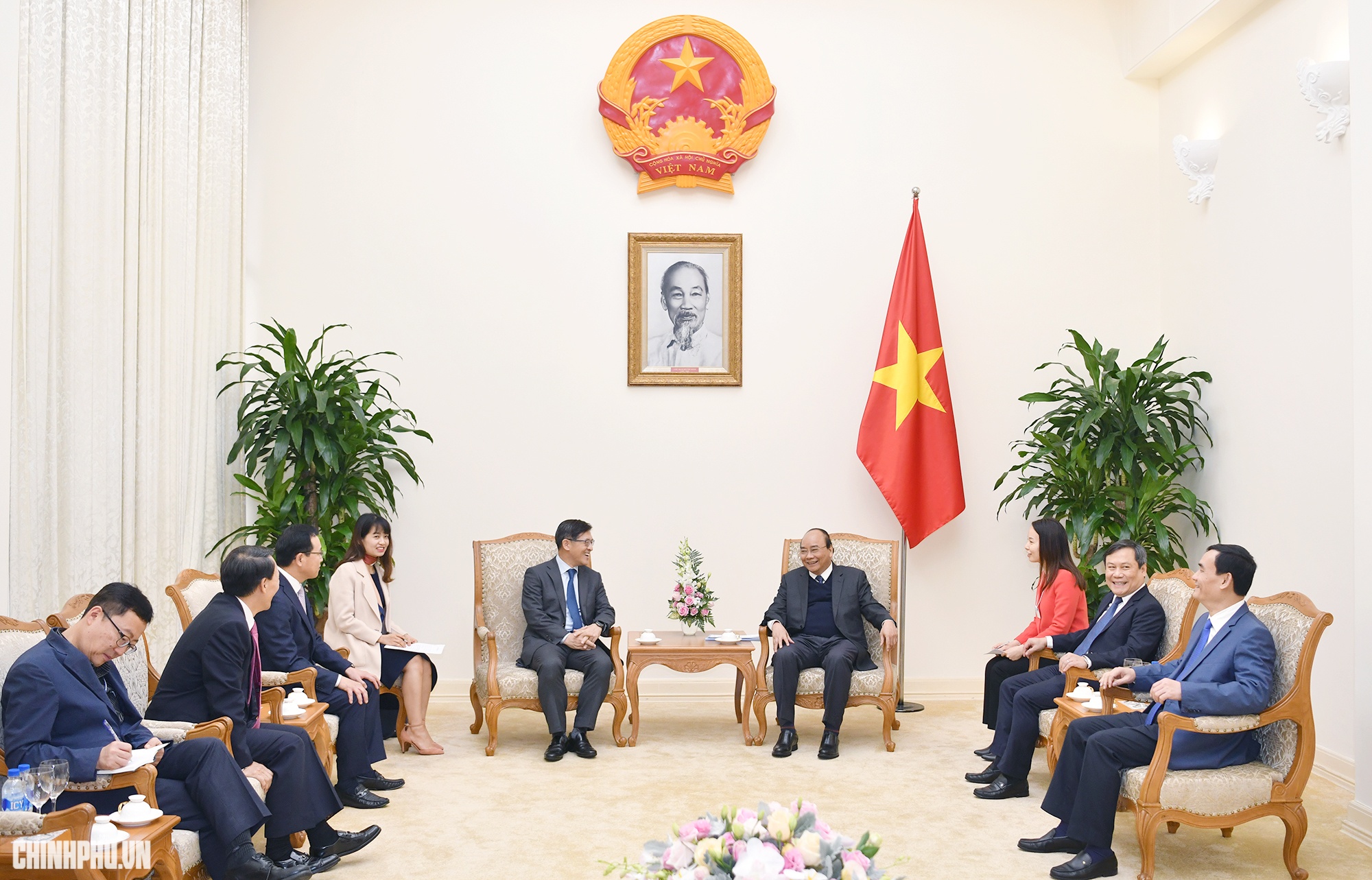 Thu tuong nguyen xuan phuc gap samsung anh 2