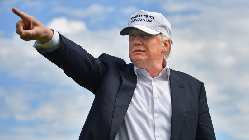 Am anh ngoai hinh, ong Trump chinh anh 'song ao' hinh anh