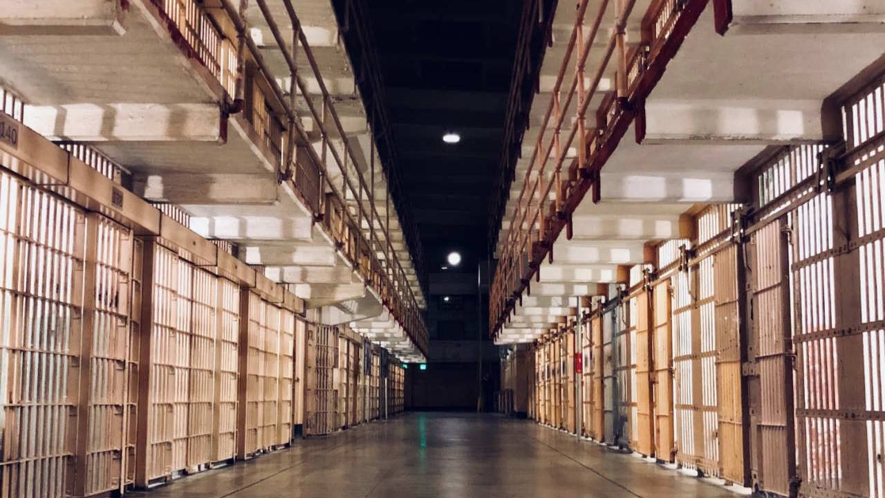 Hong Kong xay nha tu thong minh voi camera AI va robot hinh anh