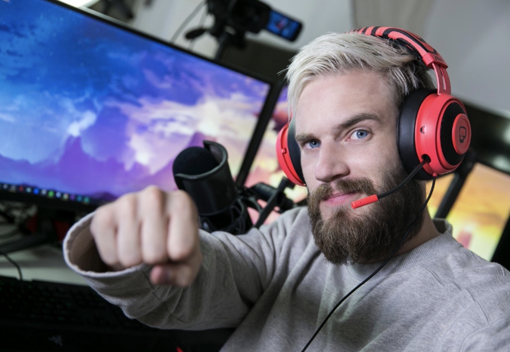 Bi pha, Maroon 5 va PewDiePie chan nguoi Viet dich kenh YouTube hinh anh