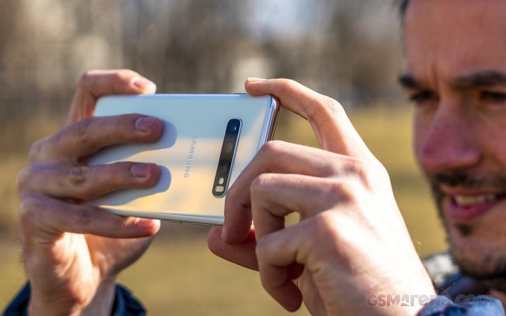 Loat anh chup dau tien tu Samsung Galaxy S10+ hinh anh