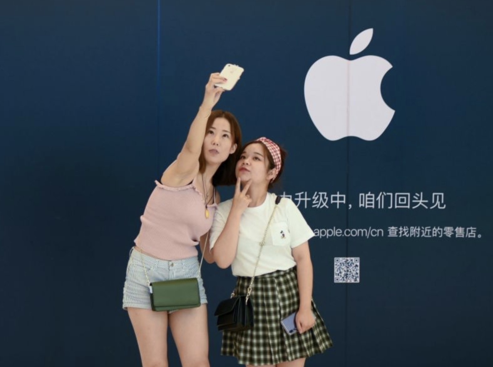 Qua e am, Apple lan dau ban iPhone tra gop 0% o Trung Quoc hinh anh