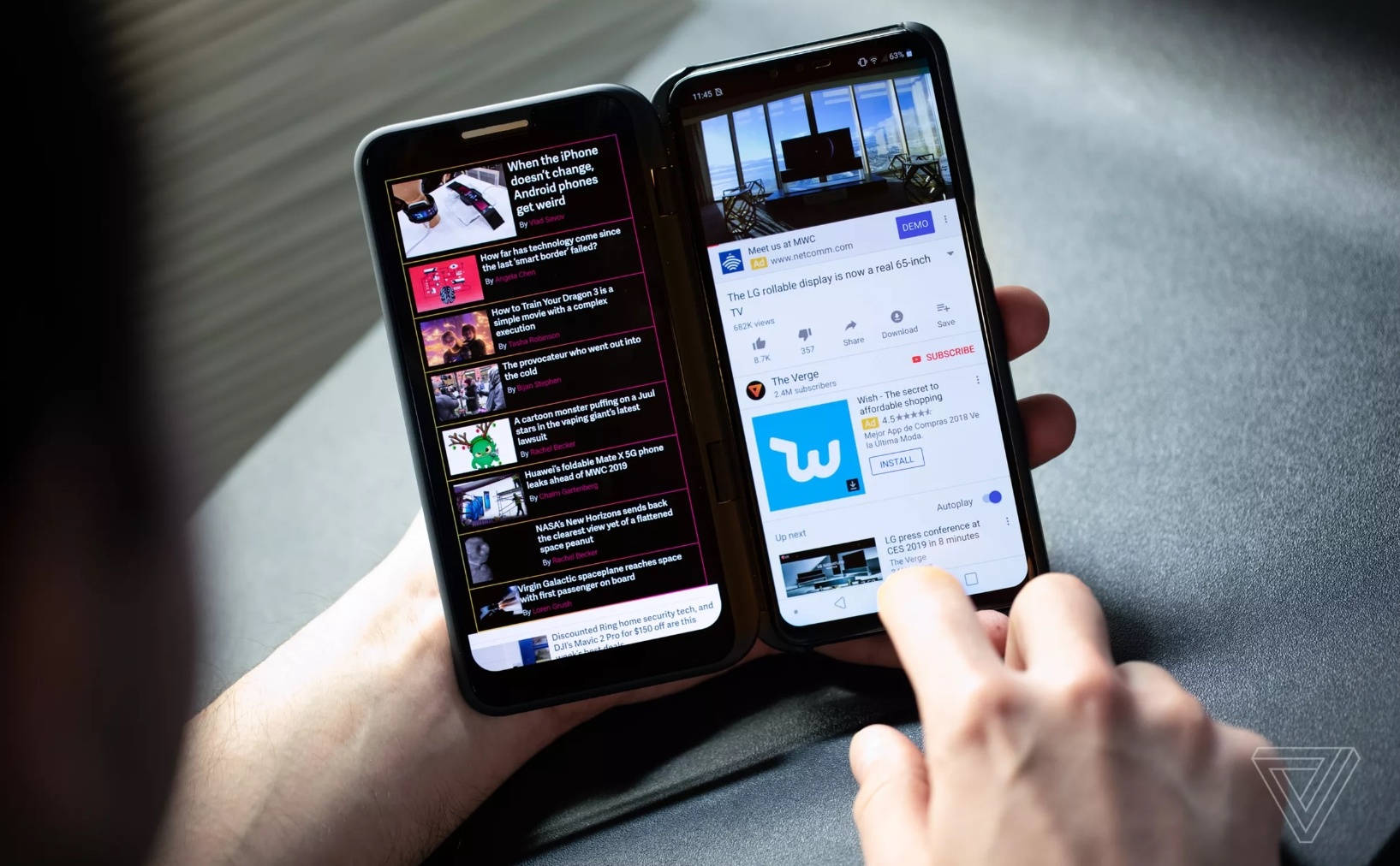 LG v50 man hinh gap anh 1