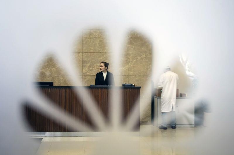 Huawei thanh minh khi bi to cung cap thiet bi co 'cua sau' hinh anh