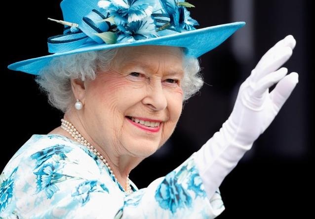 Nu hoang Anh dang tuyen nhan vien 'song ao' luong khung hinh anh