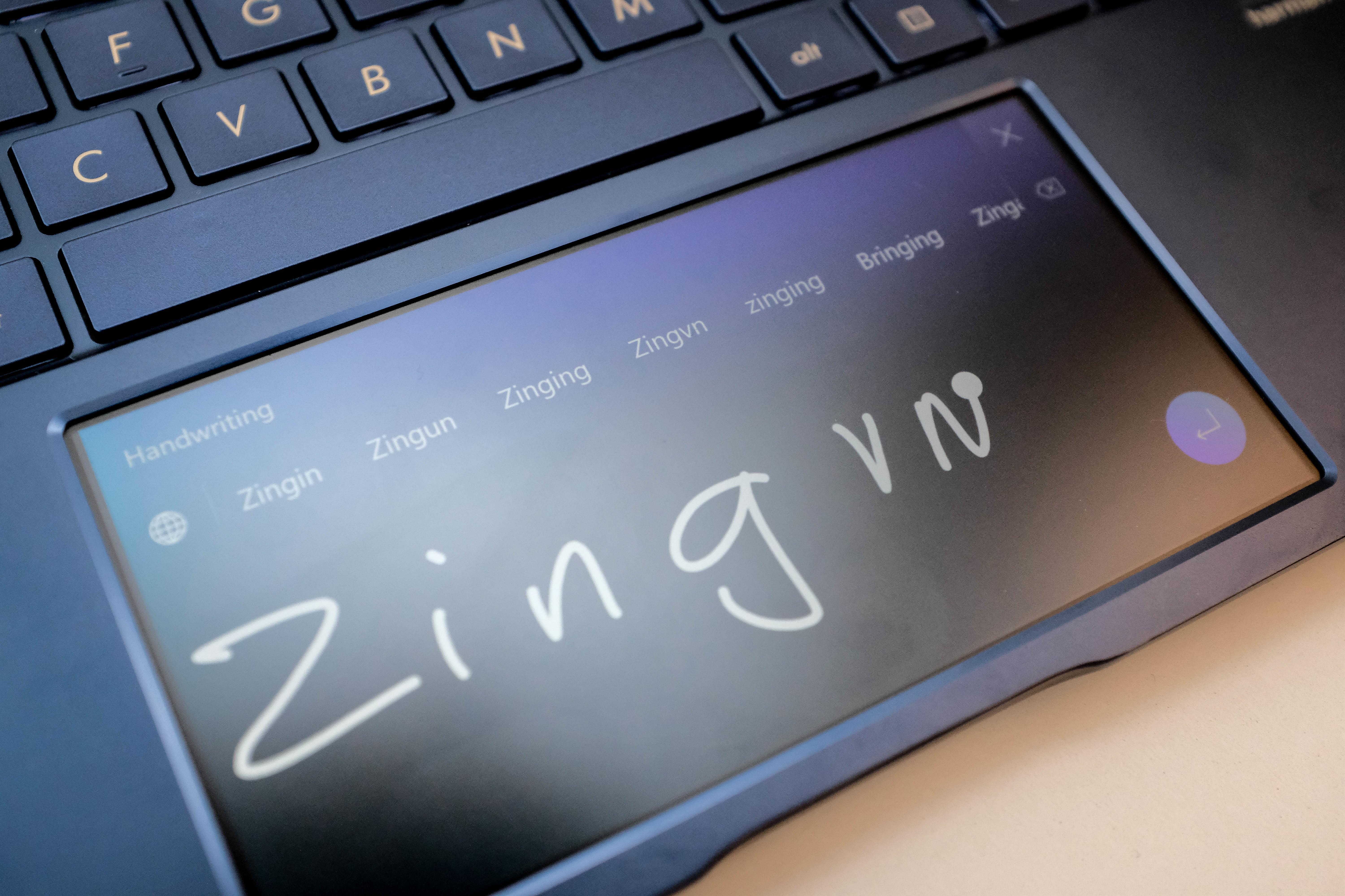 Asus New Zenbook anh 4