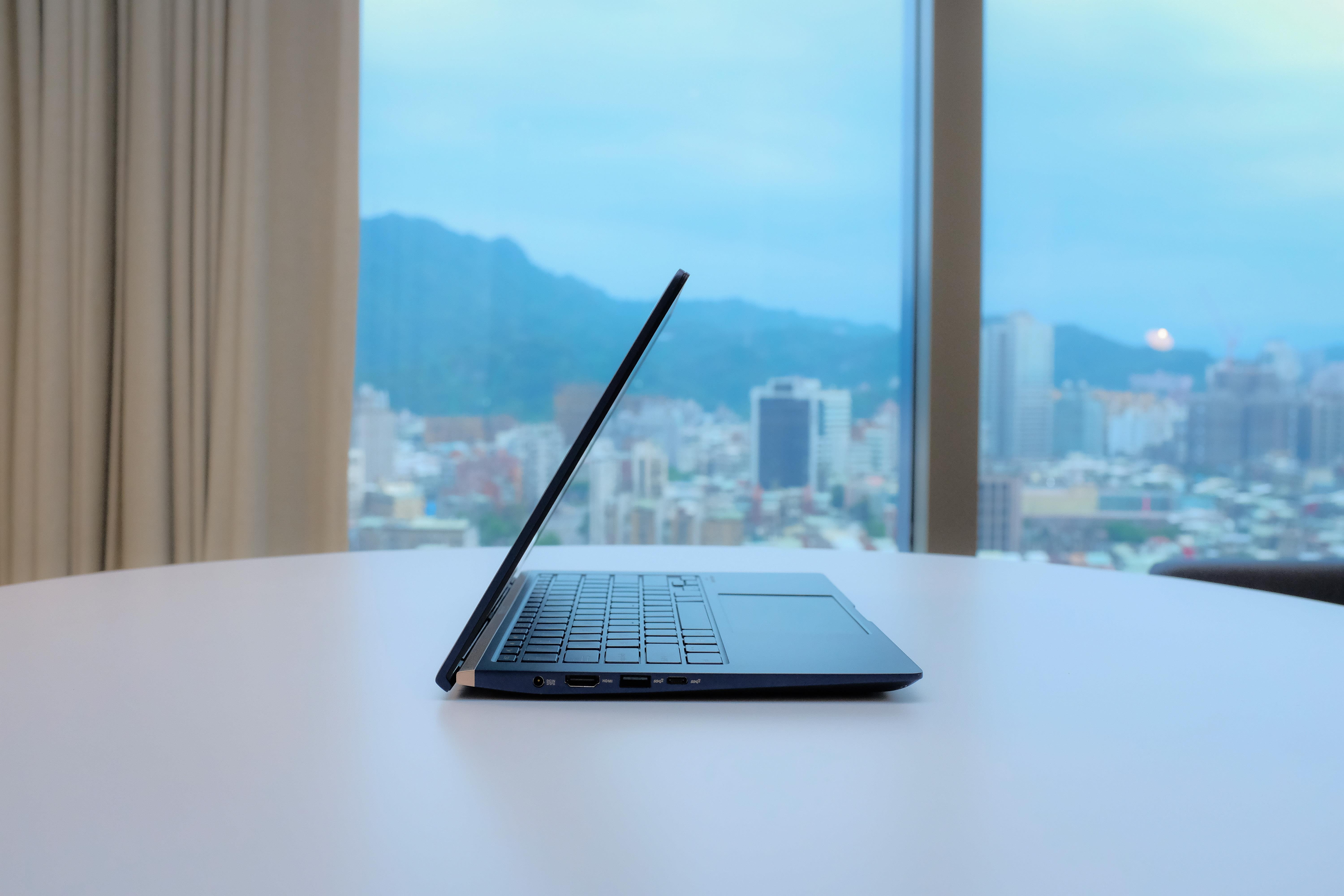 Asus New Zenbook anh 9