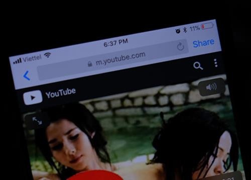 Quang cao xuat hien tren video ban YouTube, doanh nghiep noi gi? hinh anh