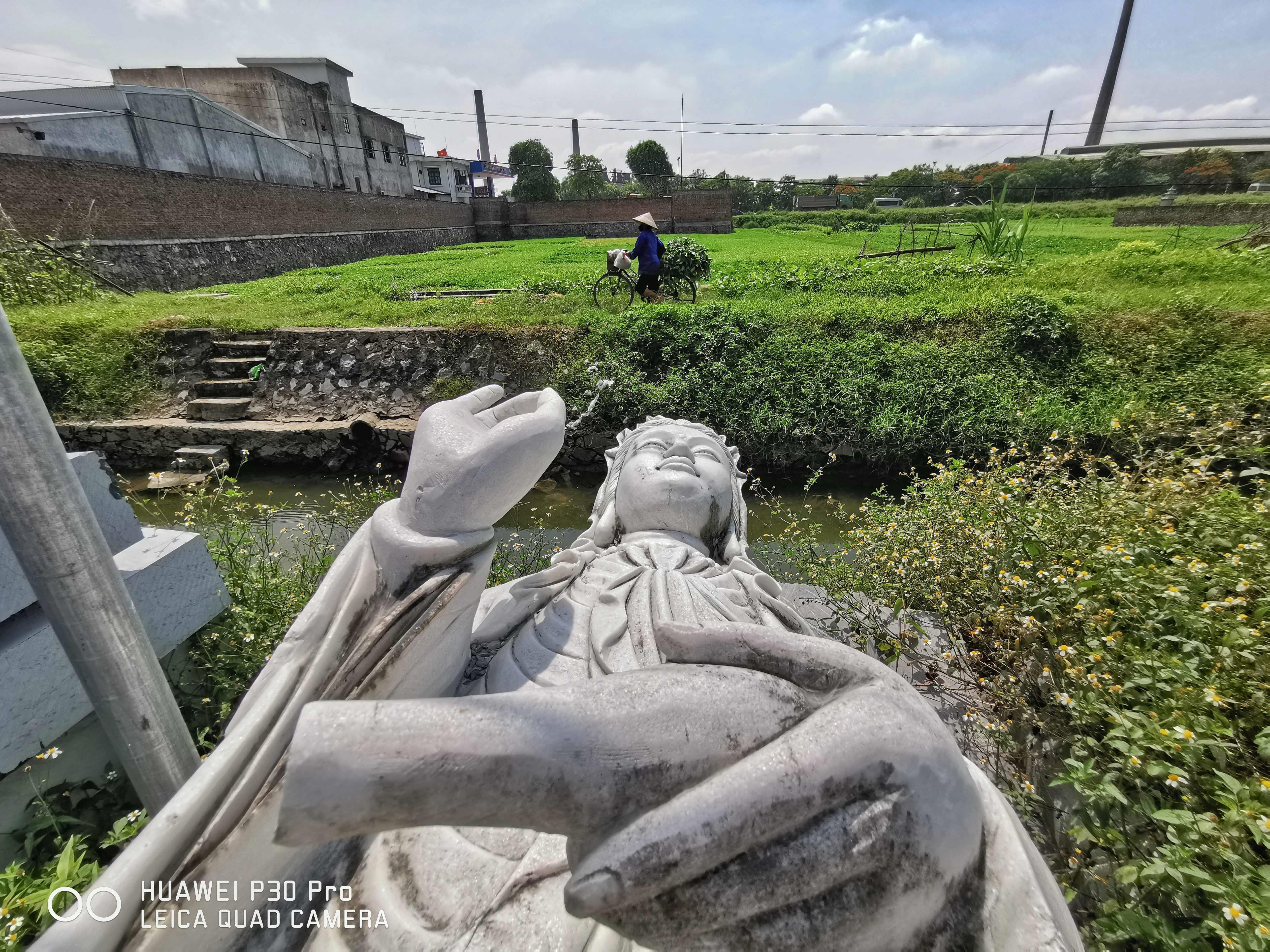 Ngam nhin lang nghe da my nghe 500 tuoi duoi goc may doi thuong hinh anh