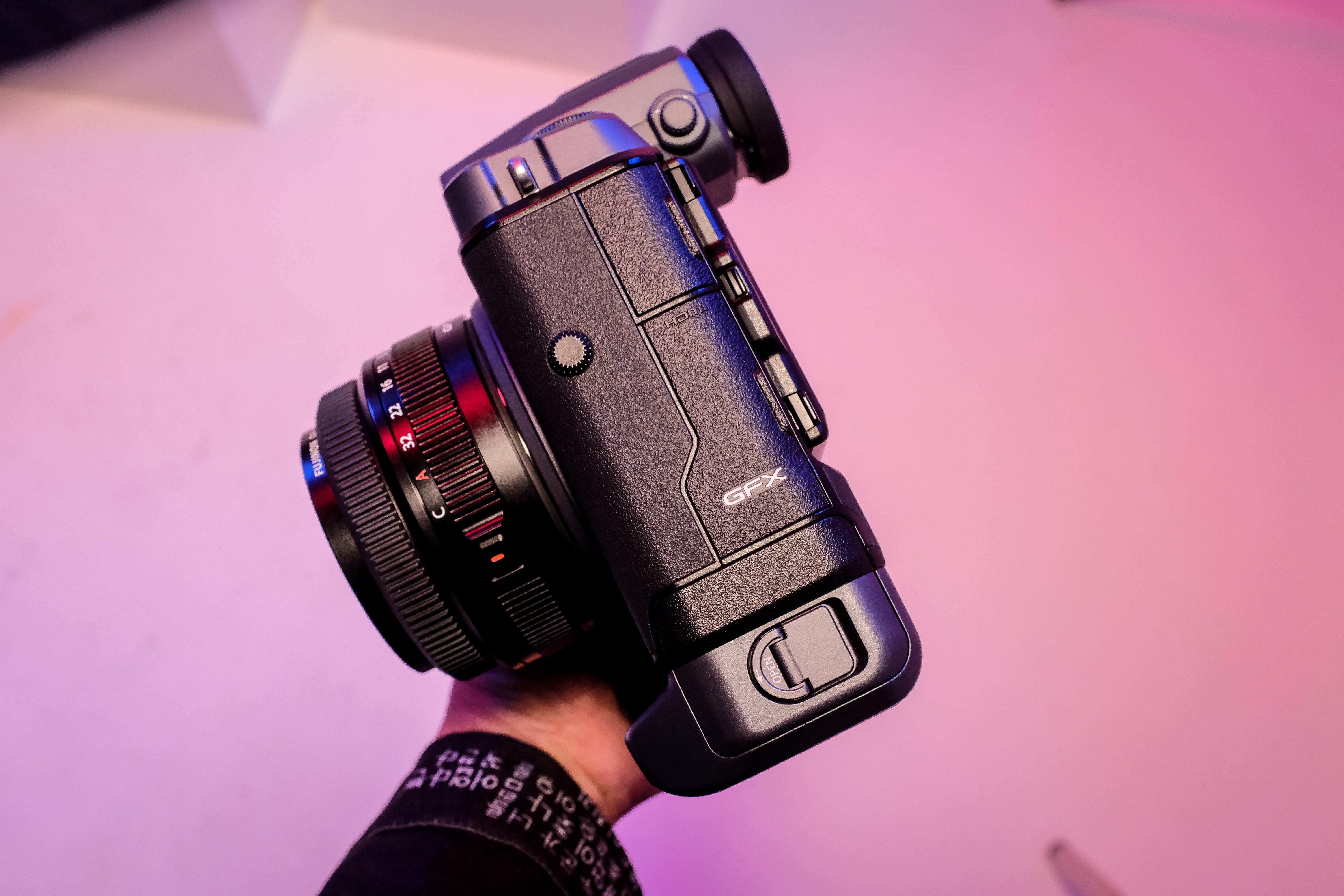 ra mat fujifilm GFX100 anh 2