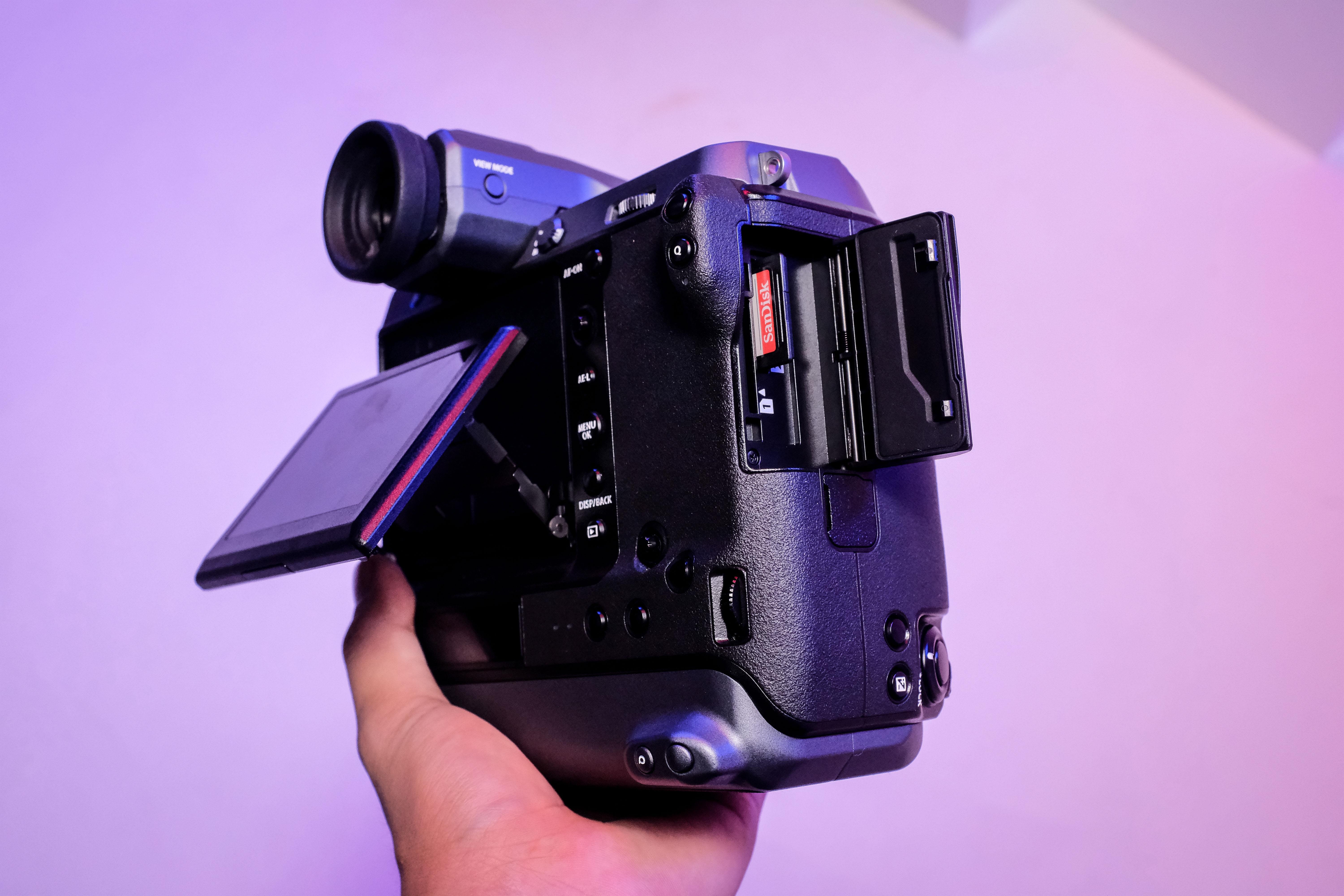 ra mat fujifilm GFX100 anh 6