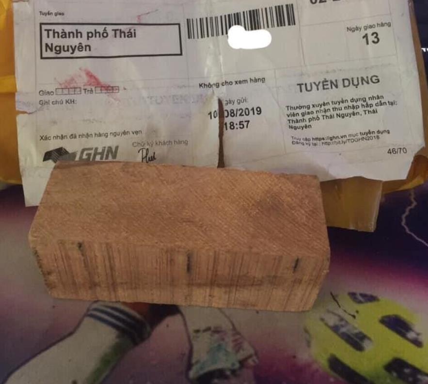 Mua iPhone XS Max 290.000 dong tren Facebook nhan duoc cuc go tai VN hinh anh