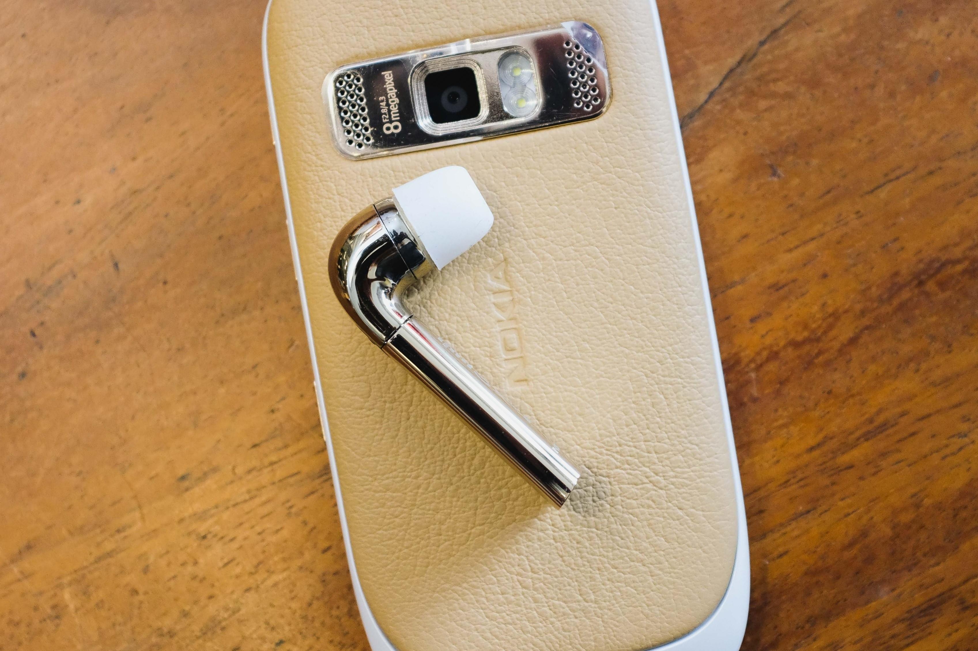 Chiec Nokia do co o VN di truoc Apple AirPods ca thap nien hinh anh