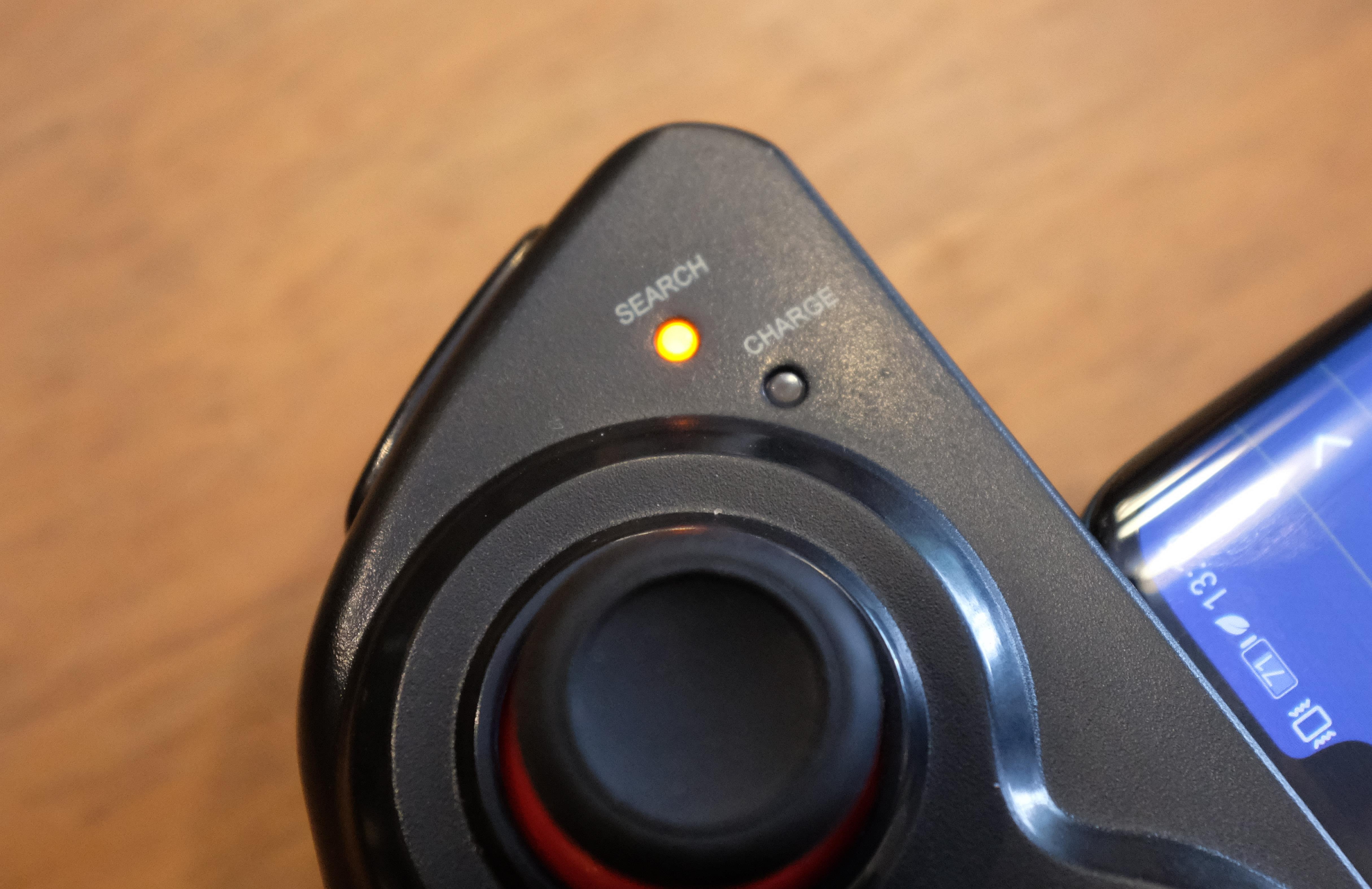 tay cam choi game di dong anh 5